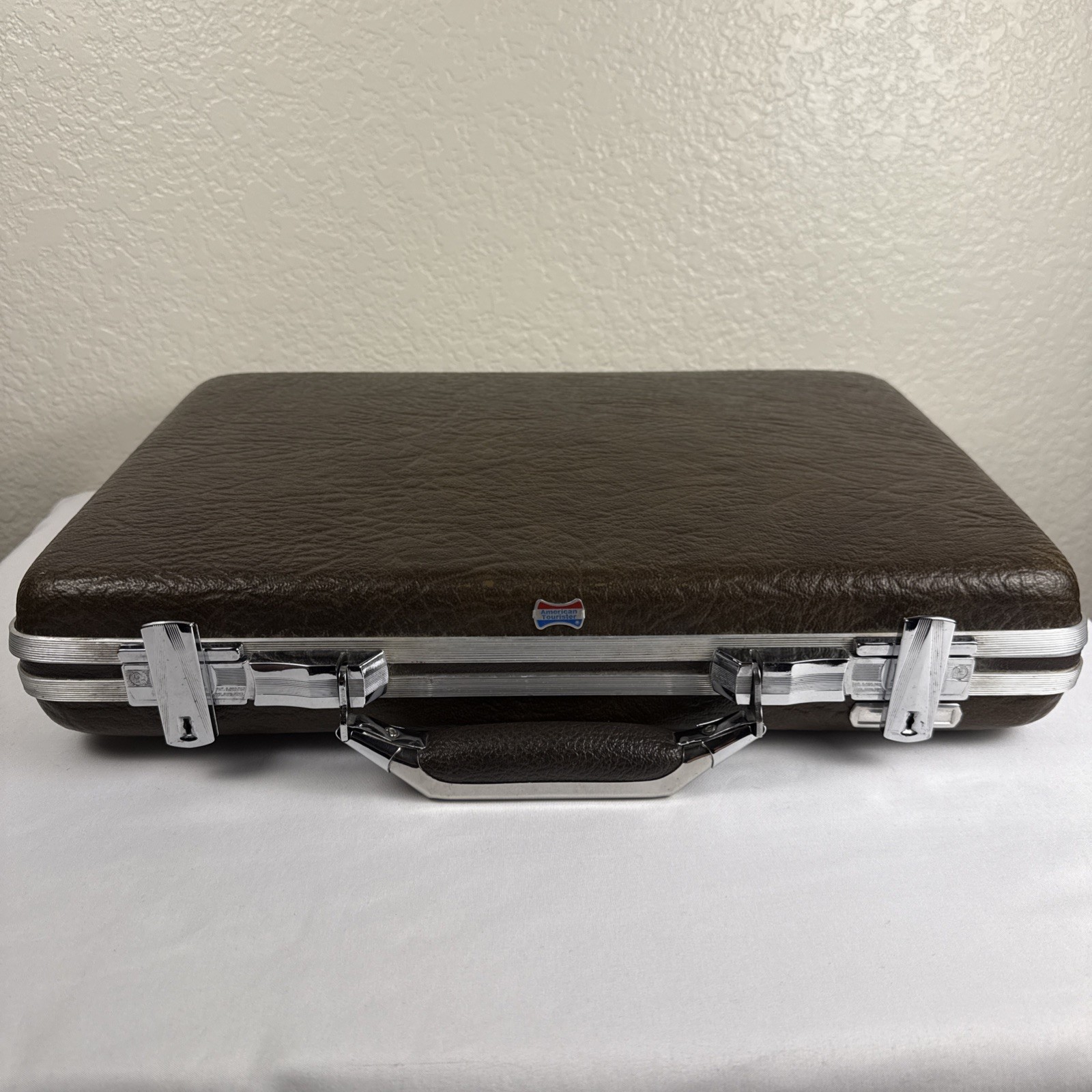 American Tourister Hard Shell Briefcase Case Brown USA Unlocked No Key