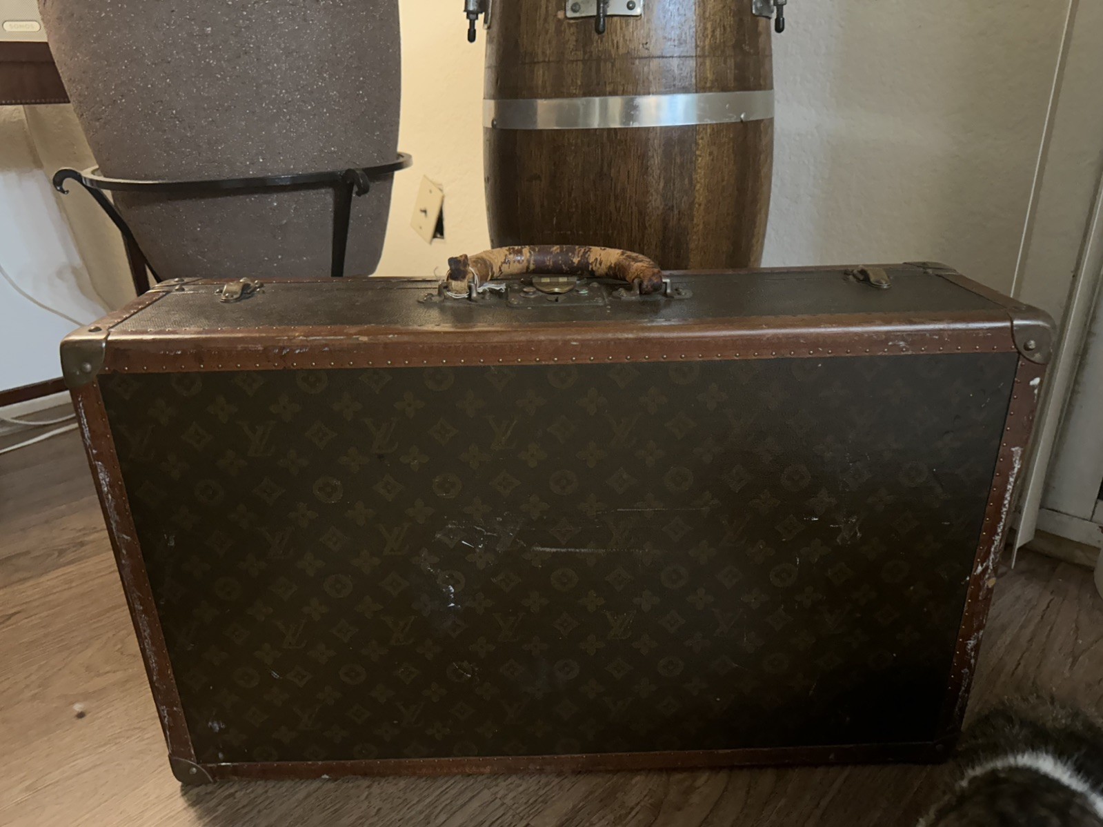 Authentic 1930s Louis Vuitton Bisten Suitcase – 25.5” – Working Locks – RARE SFA