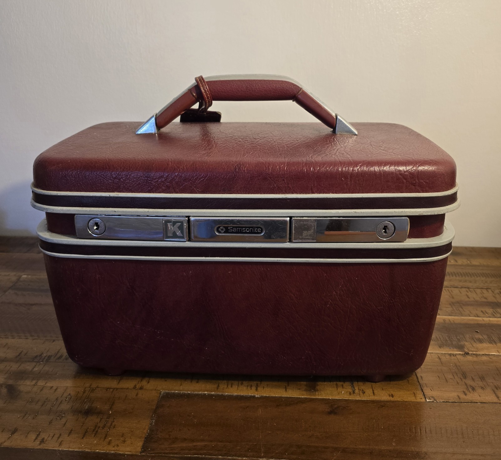 Vintage Samsonite Silhouette II Train Case Makeup Hard Shell Maroon No Key/Tray