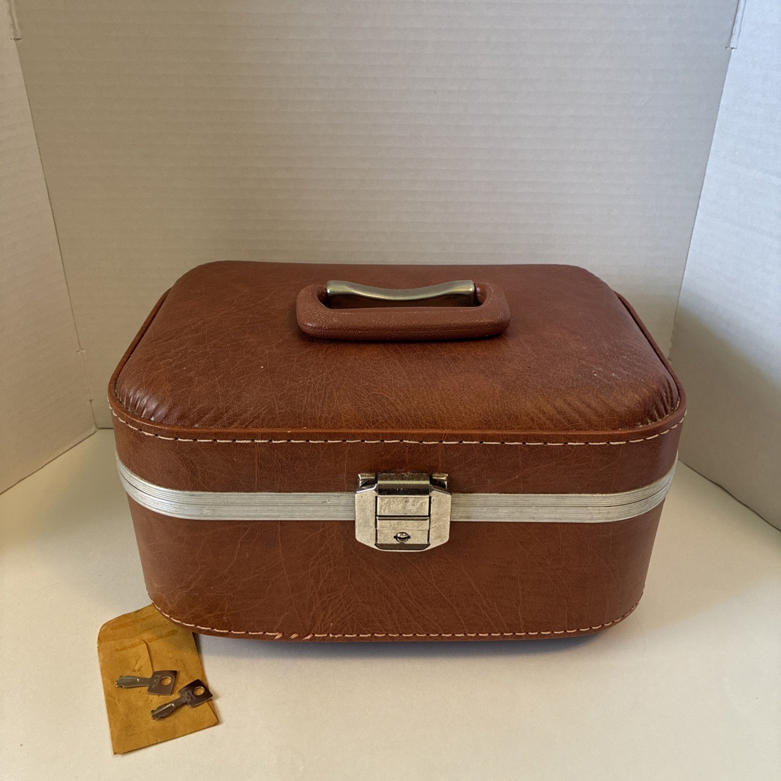 Vintage Brown/Orange Travel Case Makeup Hard Shell Small Luggage Suitcase W Keys