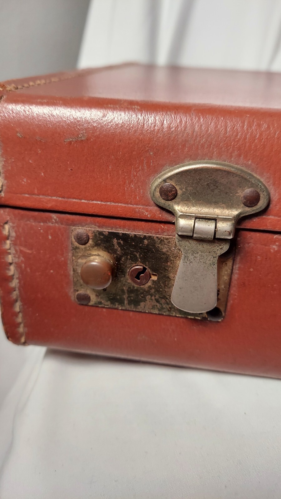 Vintage American Voyager New York Hardside Briefcase 22.5×17.5×7″ Brown