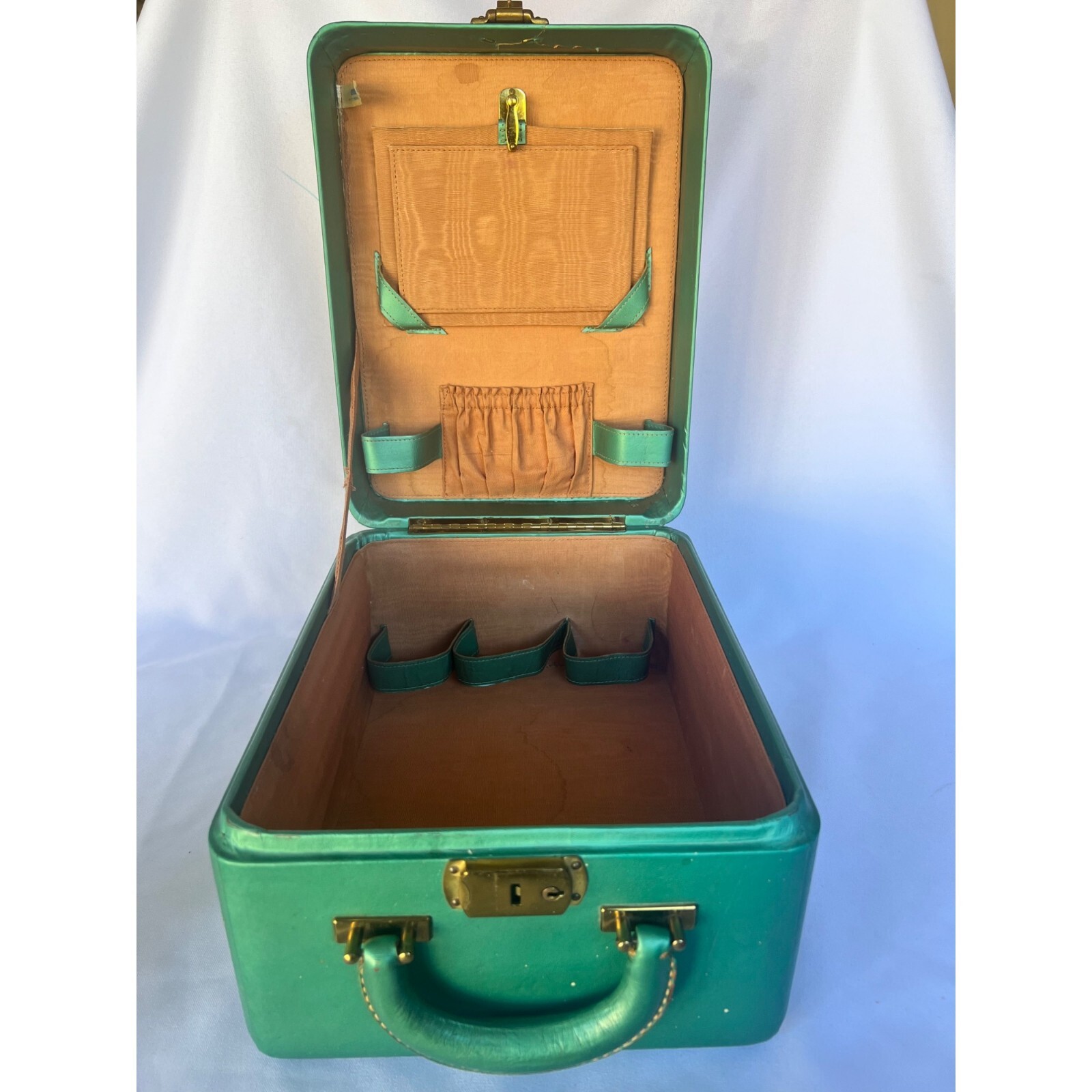 Vintage Rare Art Deco from the 30s Nelialee N.Y.C Toiletry Bathroom Luggage Case