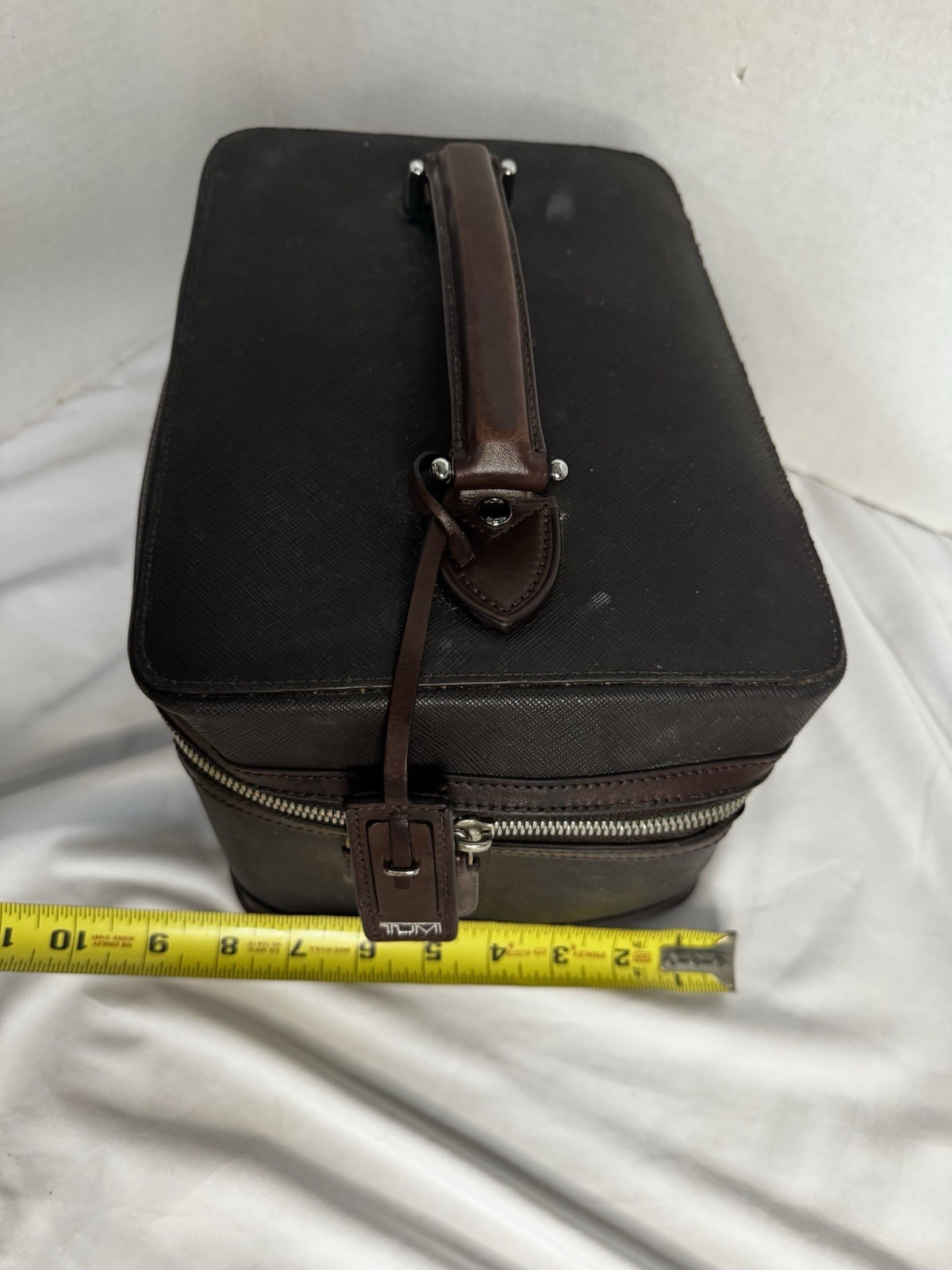 Authentic TUMI 73163B Brown Leather Travel Train Case