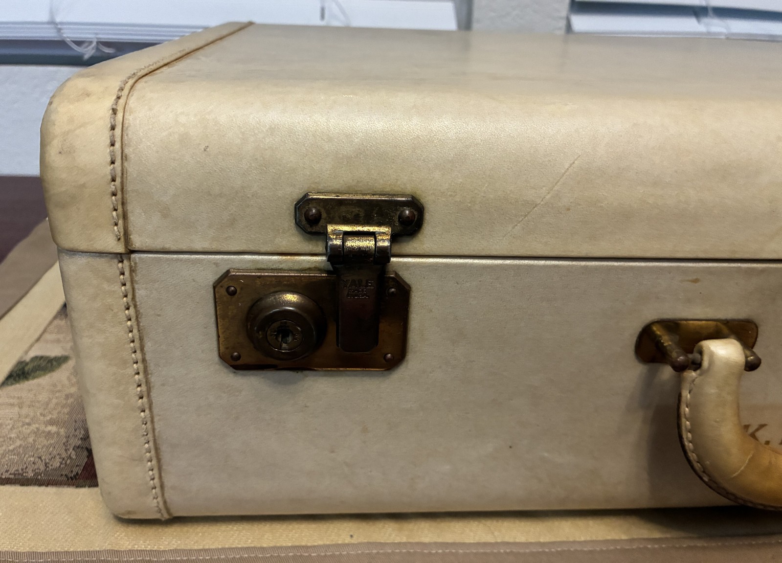 Vintage Lido Luggage Cream Suitcase London Harness Boston Yale Lock SL59