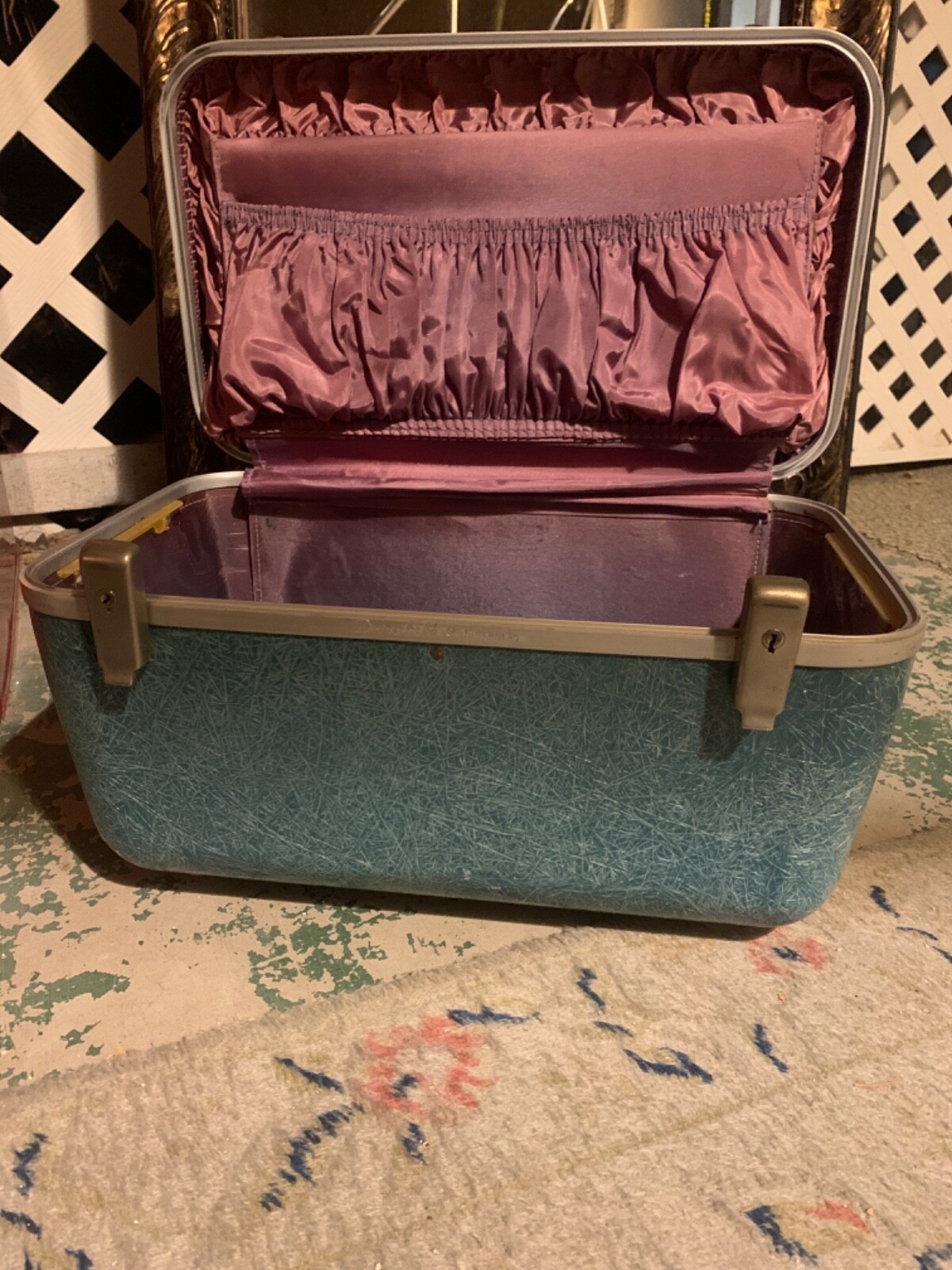 Durabilt Vintage Train Case 1940’s-1950’s?