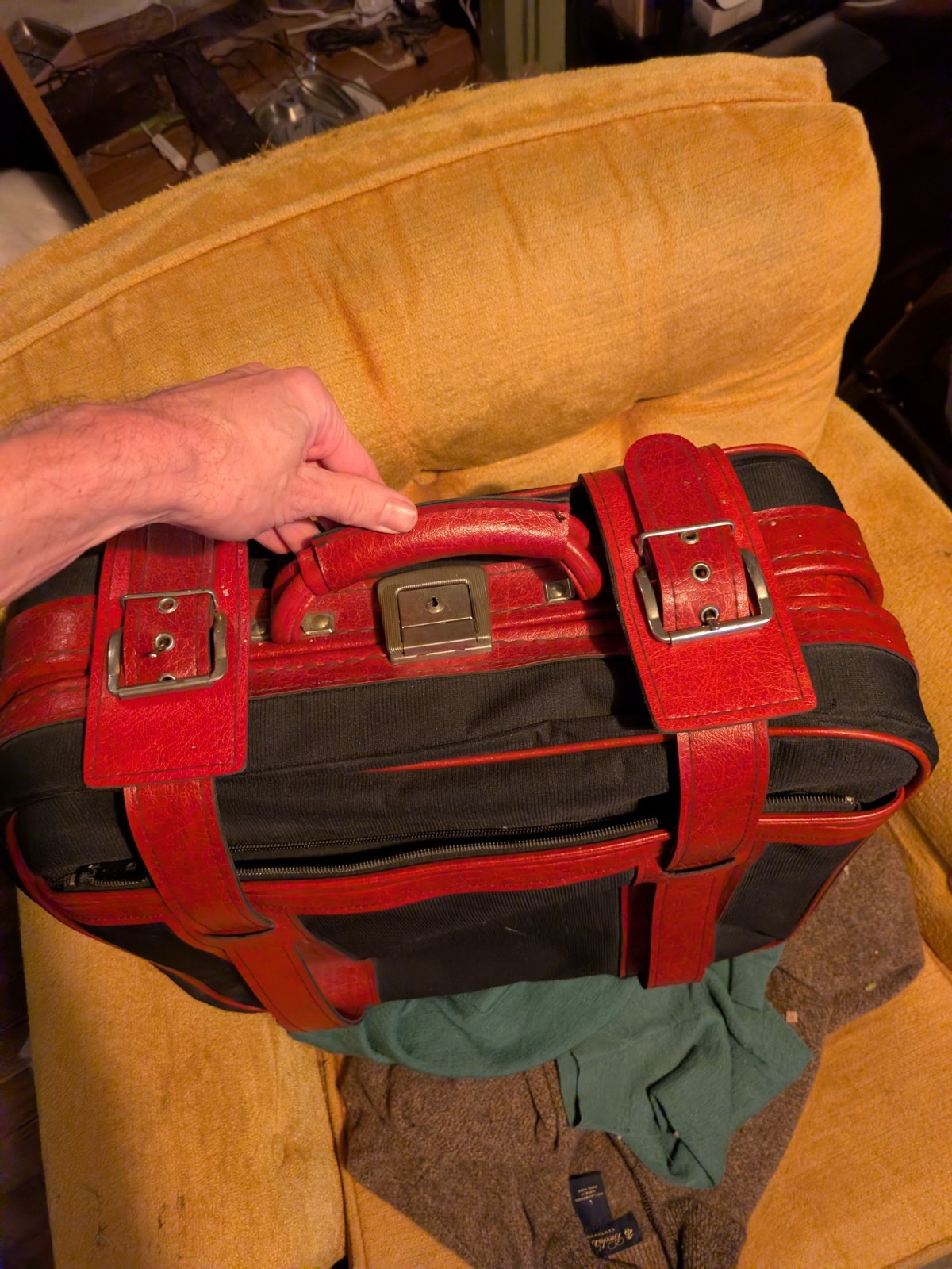 Vintage 1970s JCPenney Penncrest Soft-Sided Suitcase 24″ Black Canvas Red Vinyl