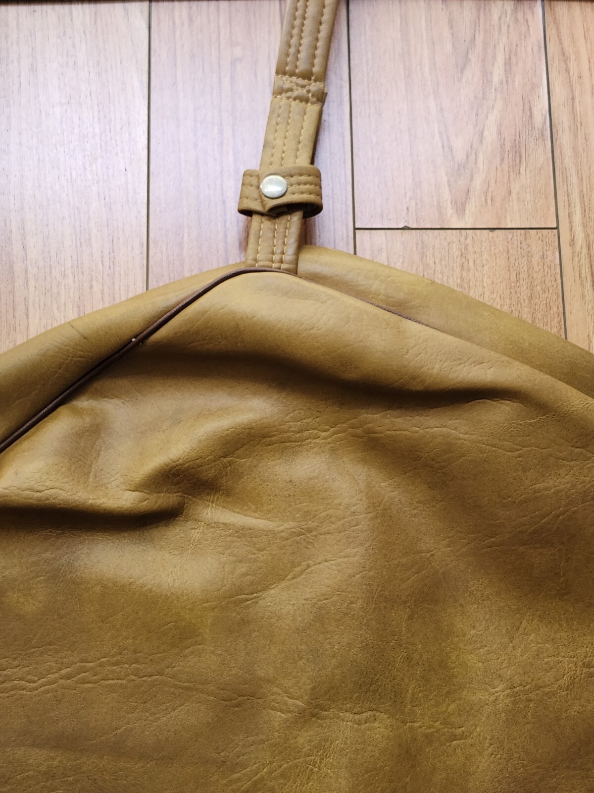 Vintage Beautiful 70s Tapestry Around The World Brown Faux Leather Garmet Bag