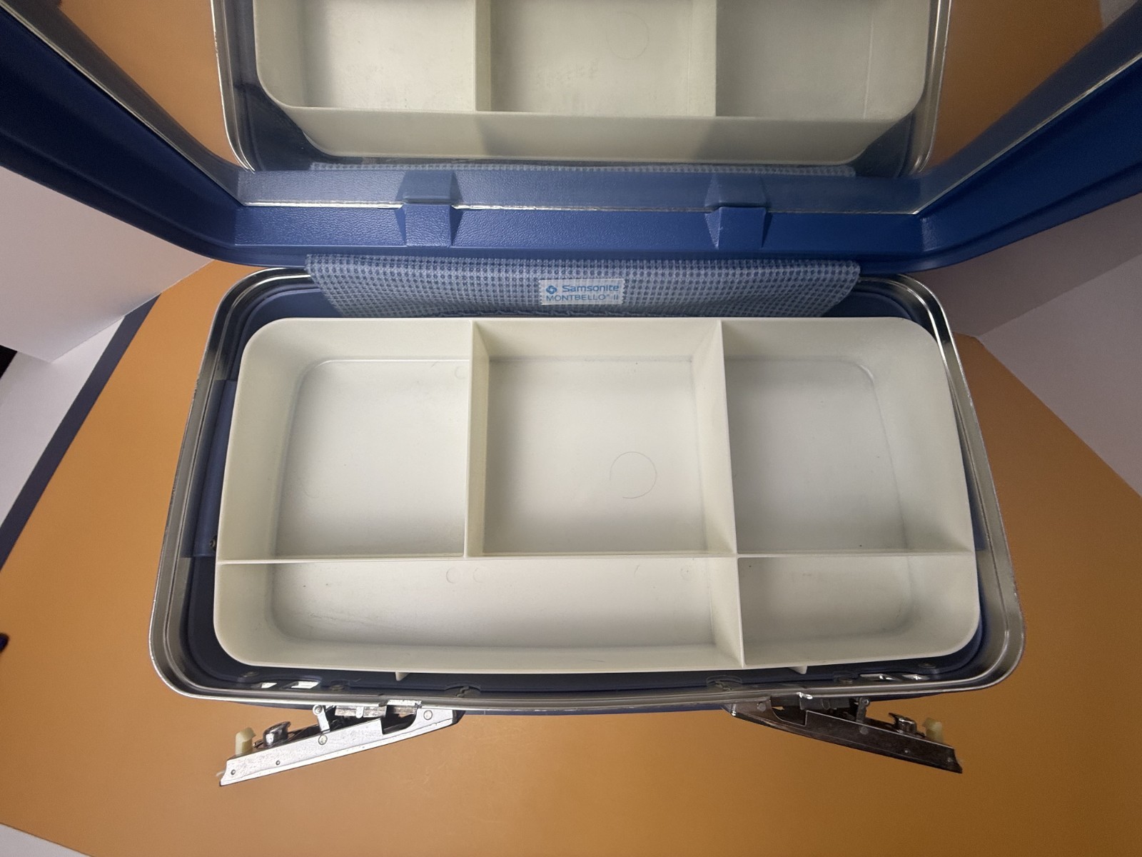 Vtg Samsonite Hardshell Suitcase/Carry On Blue Montbellow II Mirror & Tray