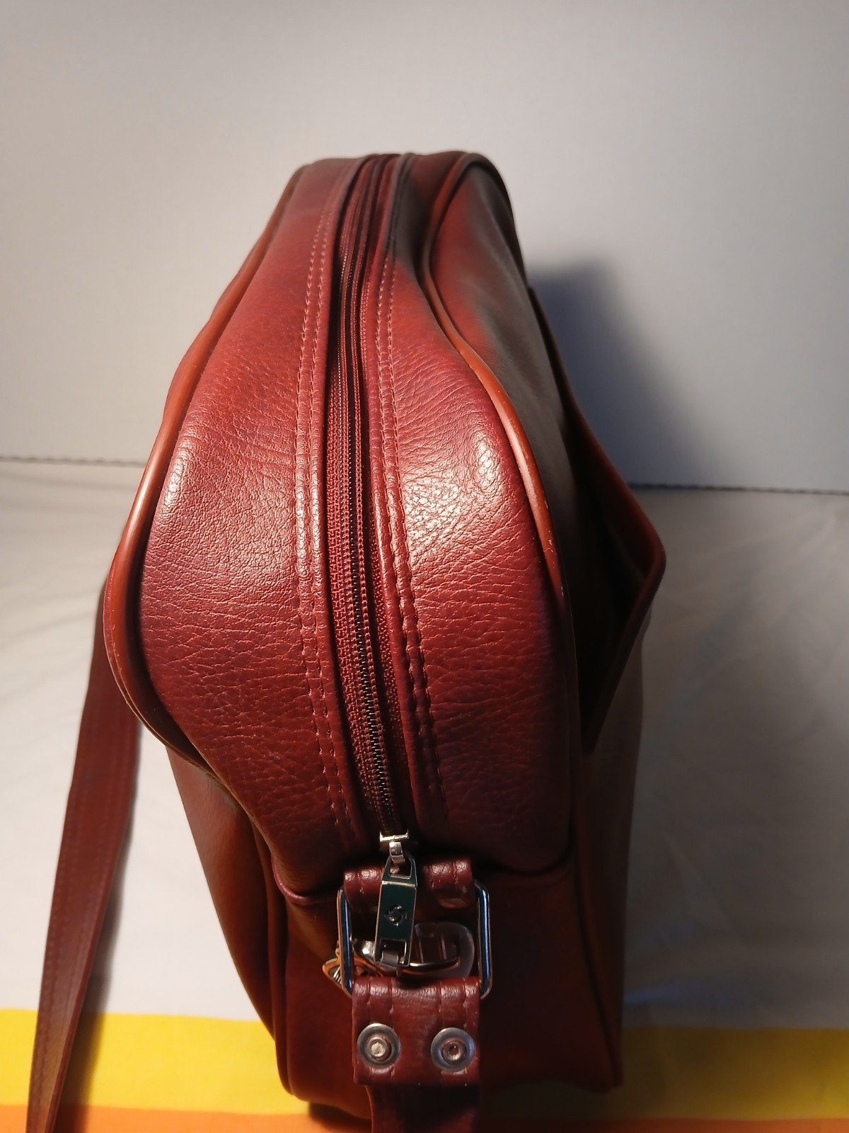 VTG Samsonite Carry On Tote Luggage Adj Shoulder Strap Burgundy Faux Leather 70s