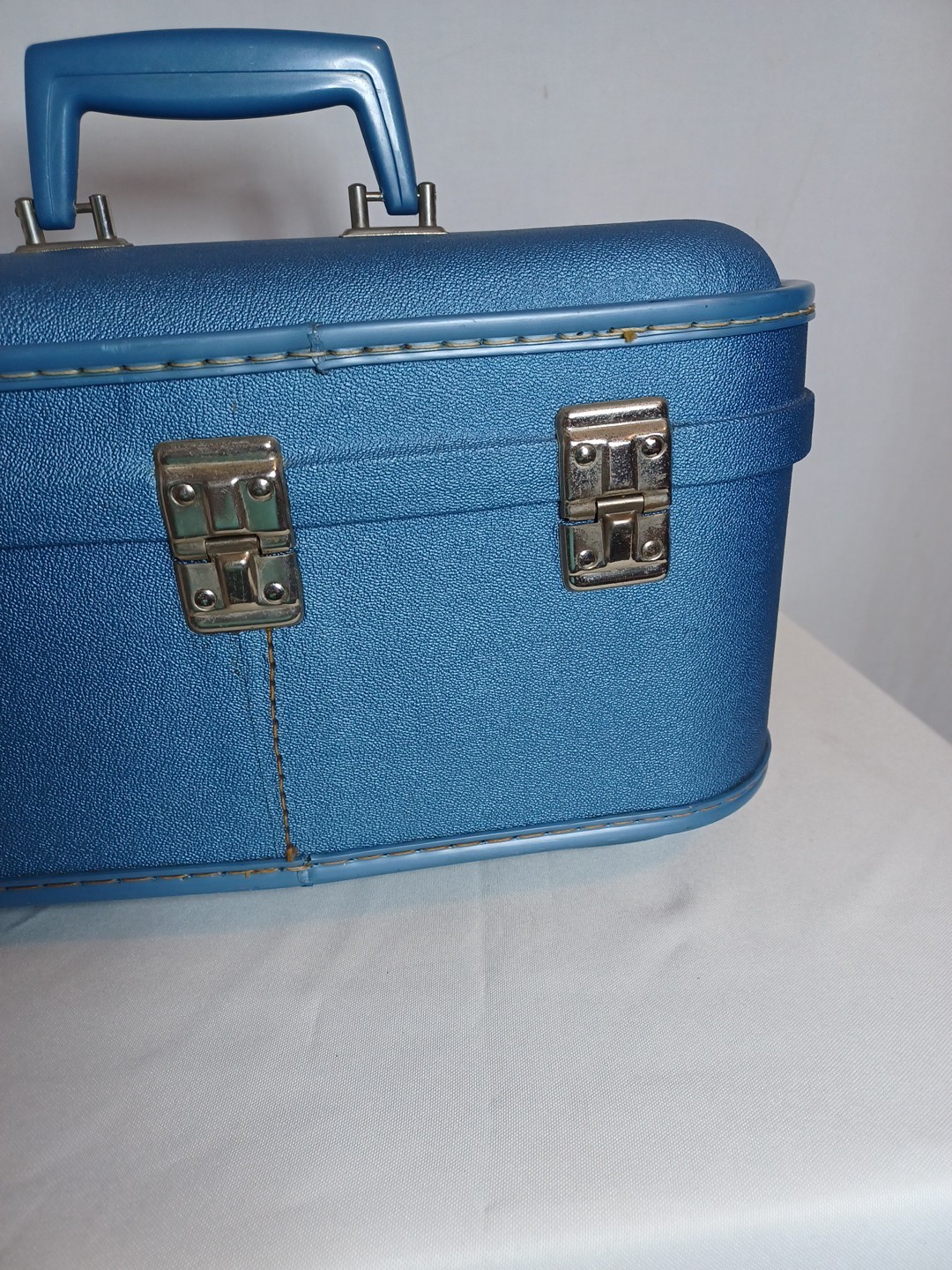 Vintage Trojan Blue Hard Shell Overnight Train Case Luggage