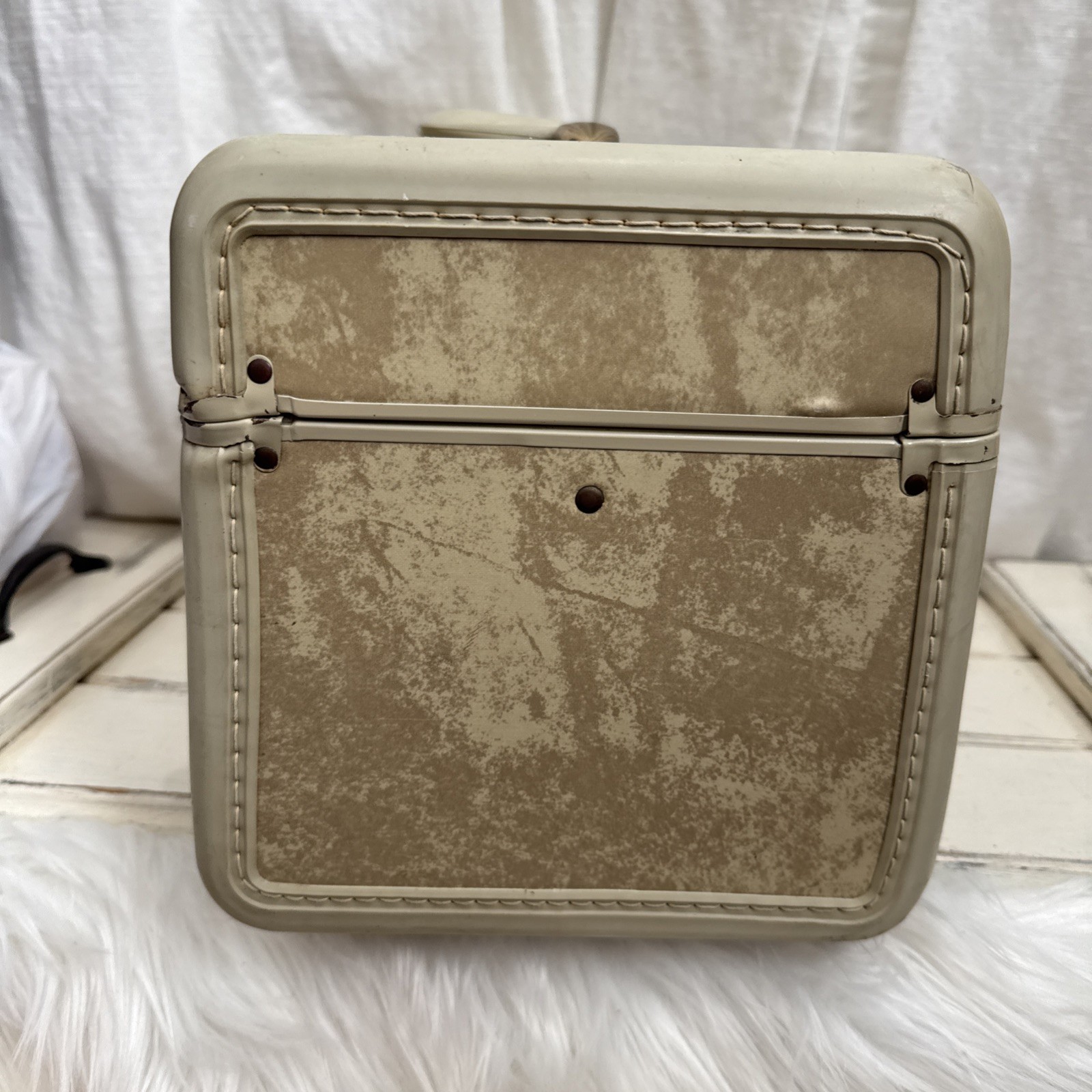 VTG Train Case, Samsonite, Luggage, Accessory Makeup Case Suitcase Gold Tone