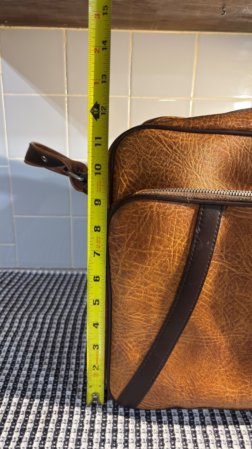 Vintage Tan Faux Leather Shoulder Overnight Bag With Matching Shave/Makeup Bag