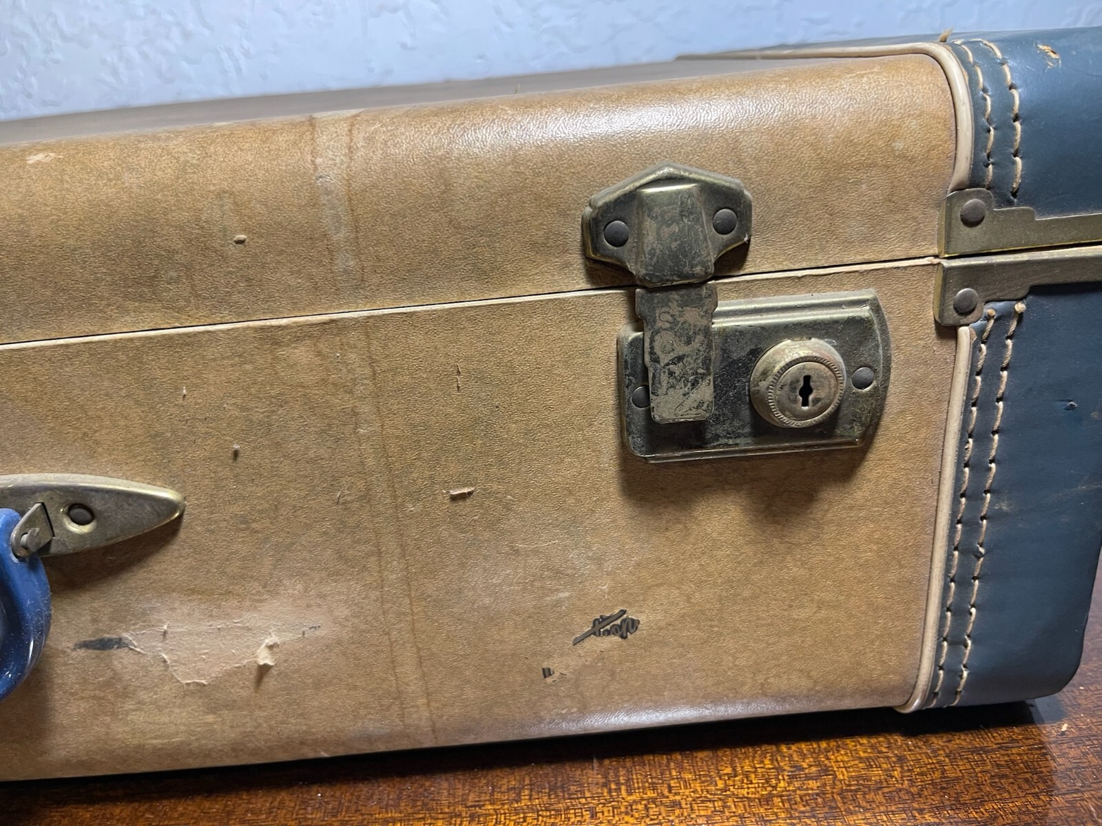Vtg Vacationer Cream Blue suitcase stackable Retro Luggage Travel Bag