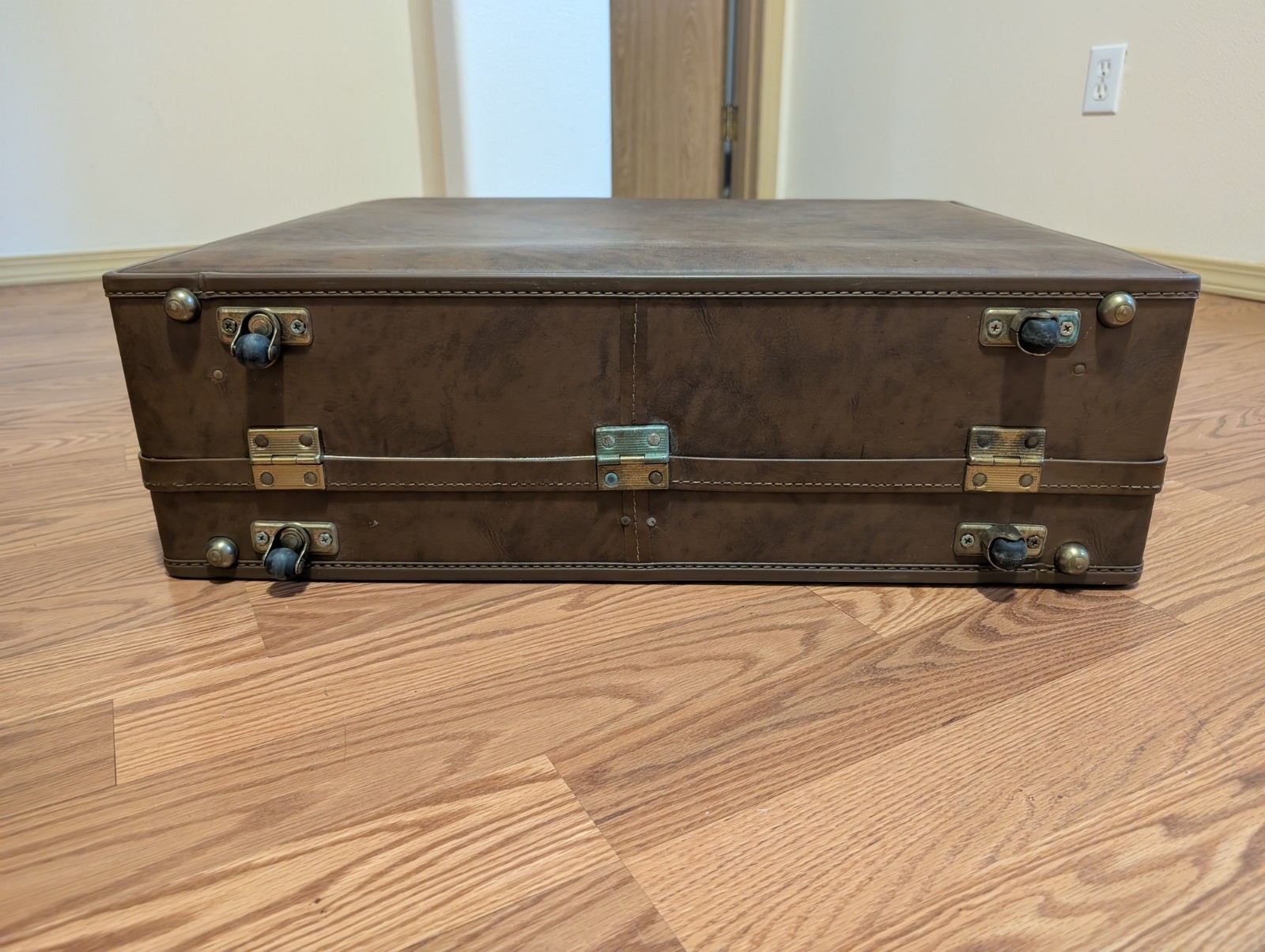 Vintage Hartmann Hard Shell Leather Suitcase Dark Brown / Paisley 26″x20″