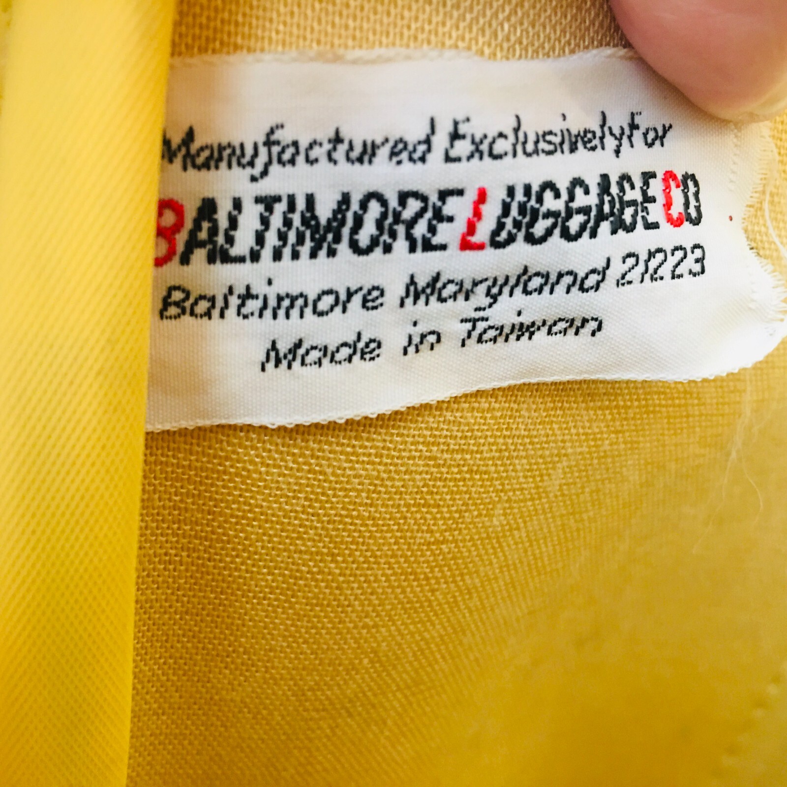Baltimore Luggage Co Vintage Amelia Earhart Yellow Faux Leather Carry On Bag 15″