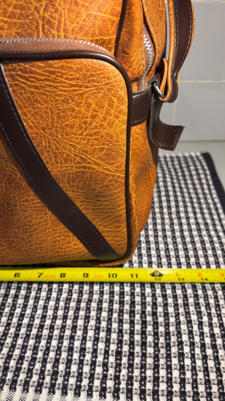 Vintage Tan Faux Leather Shoulder Overnight Bag With Matching Shave/Makeup Bag