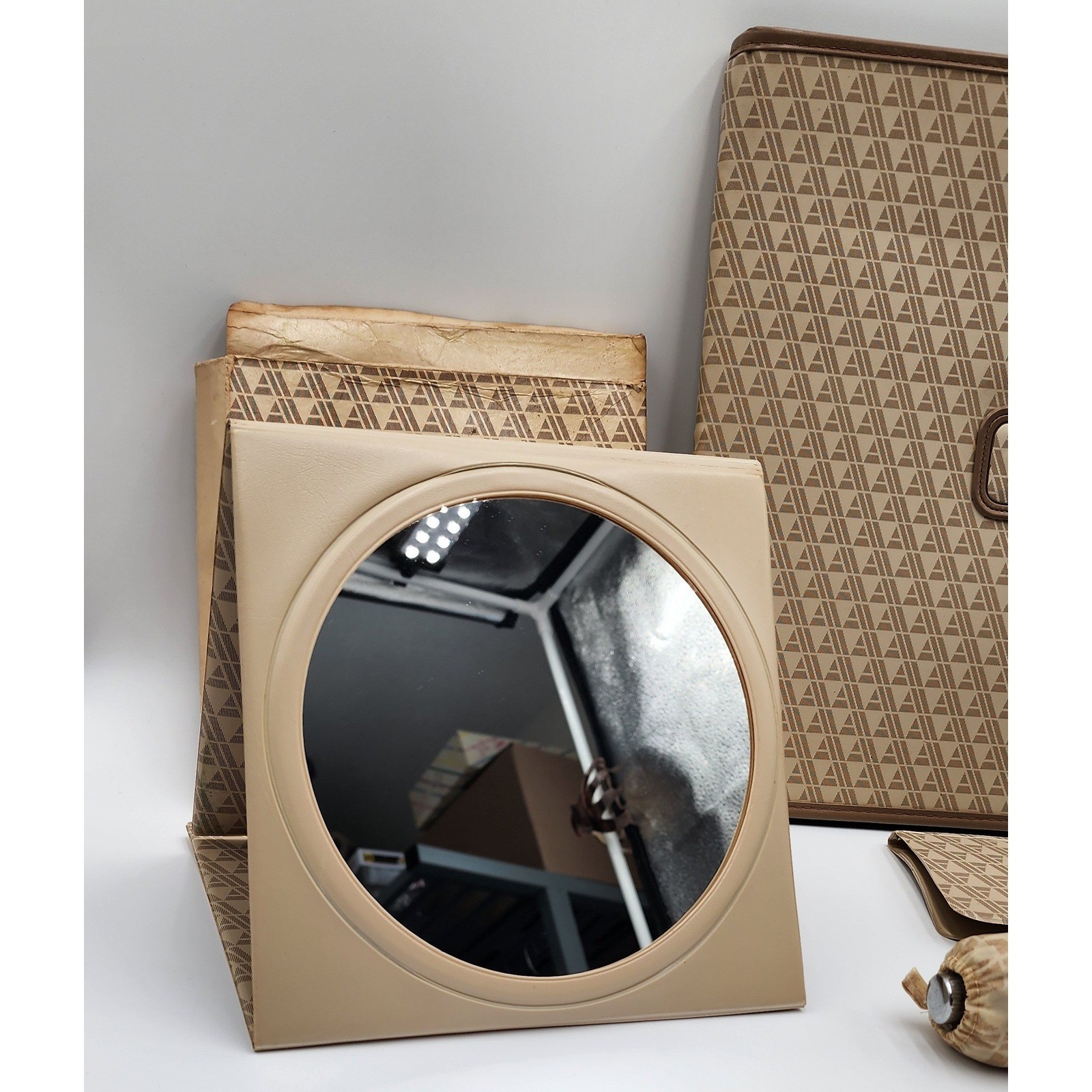 Vintage Avon Presidents Club Travel Set Jewelry Organizer Mirror Umbrella Tan