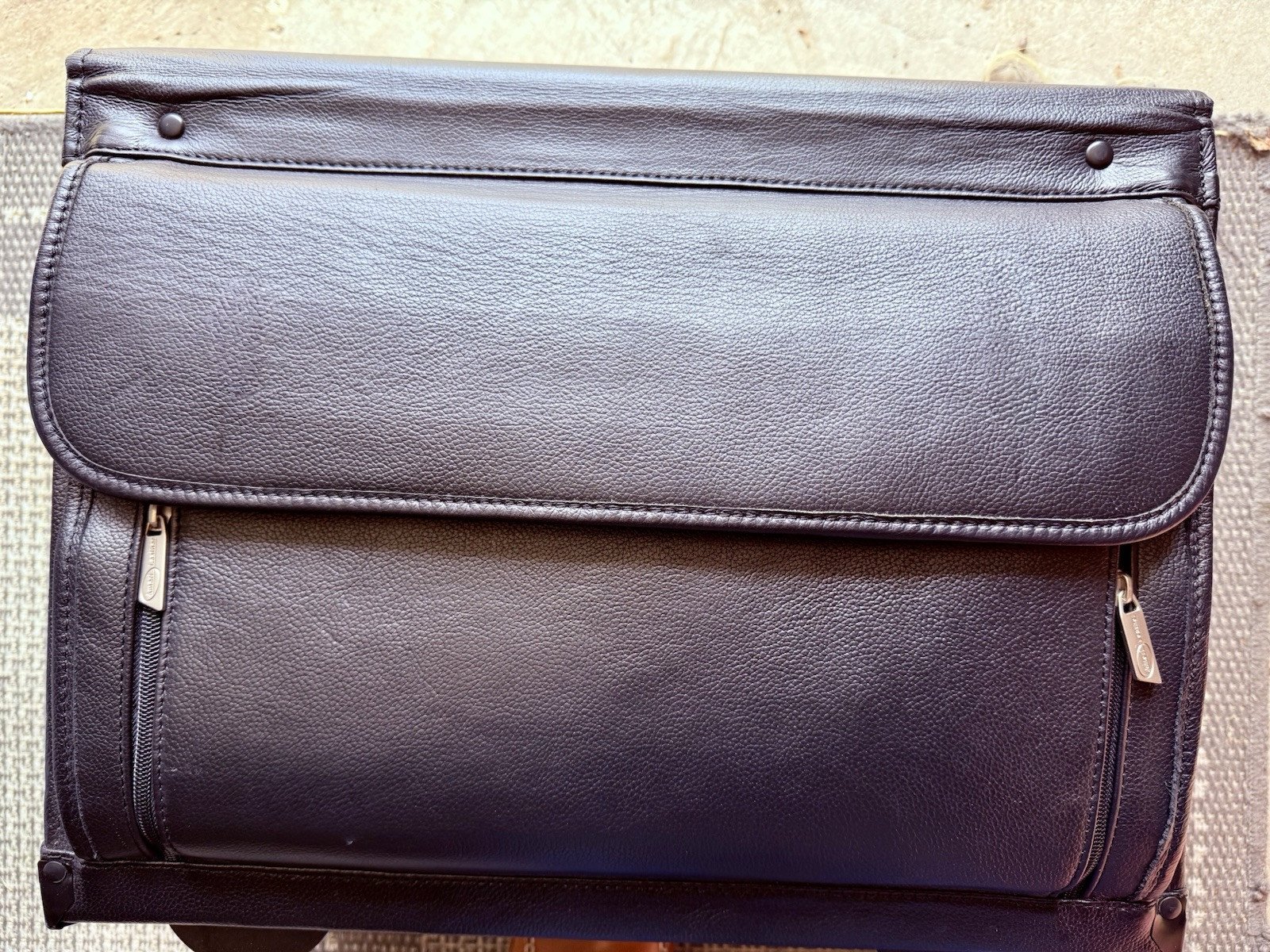 Amerileather Leather Rolling Computer Friendly Catalog Case Black Never used!