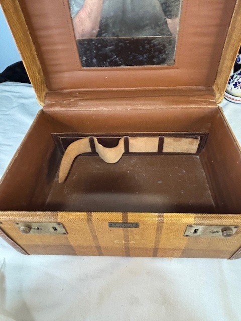 Vintage Crown Bengal Stripes Tweed Train Case w/ Leather Corners – E.L.A. 1950s