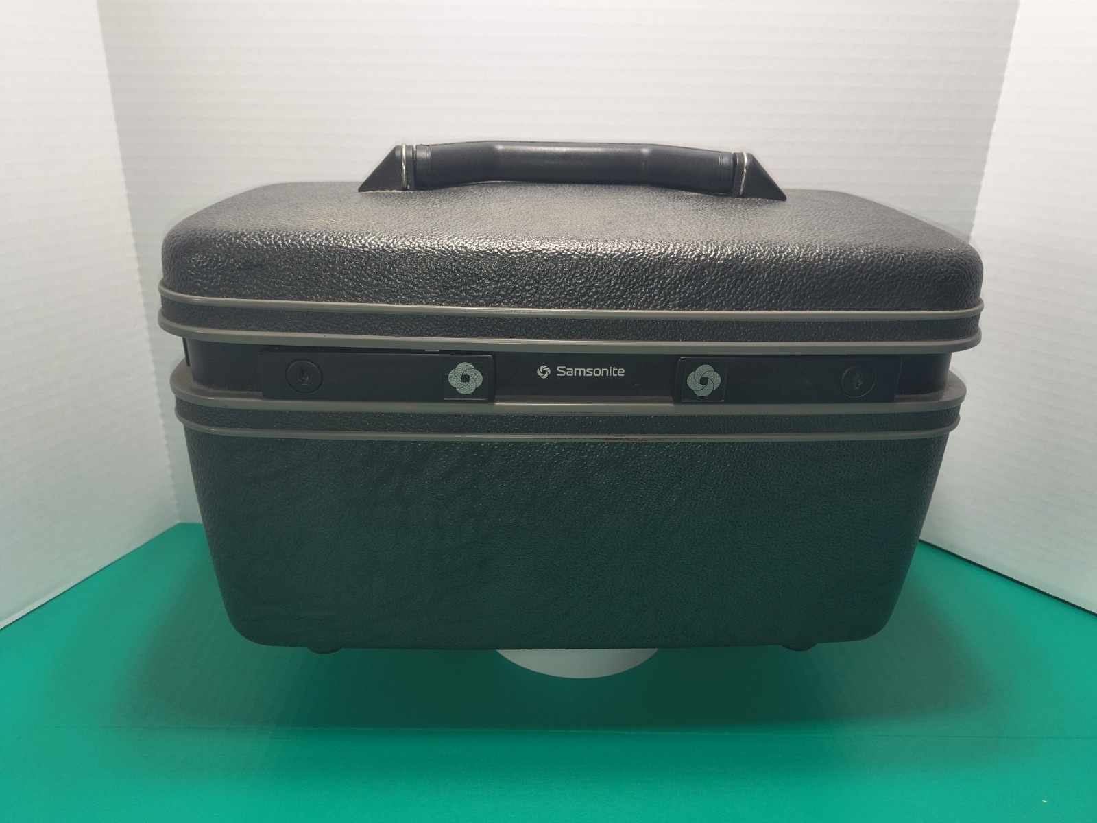 Vintage Samsonite Grey Silhouette 3600 Makeup Travel Case. Vg. Condition.