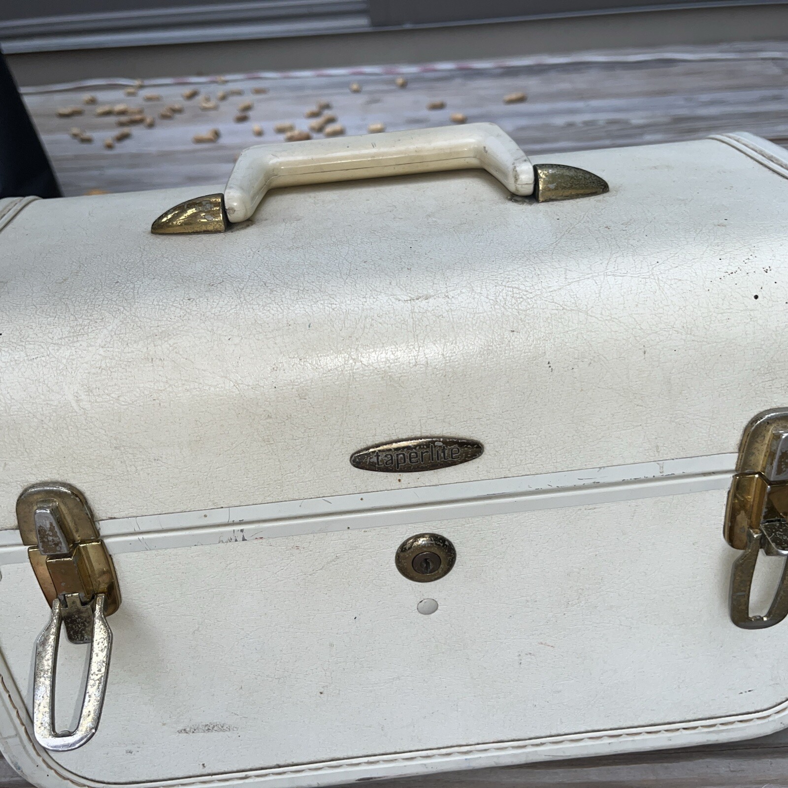 Vintage Taperlite Case 50’s & 60’s Travel Personal Case luggage Rare White