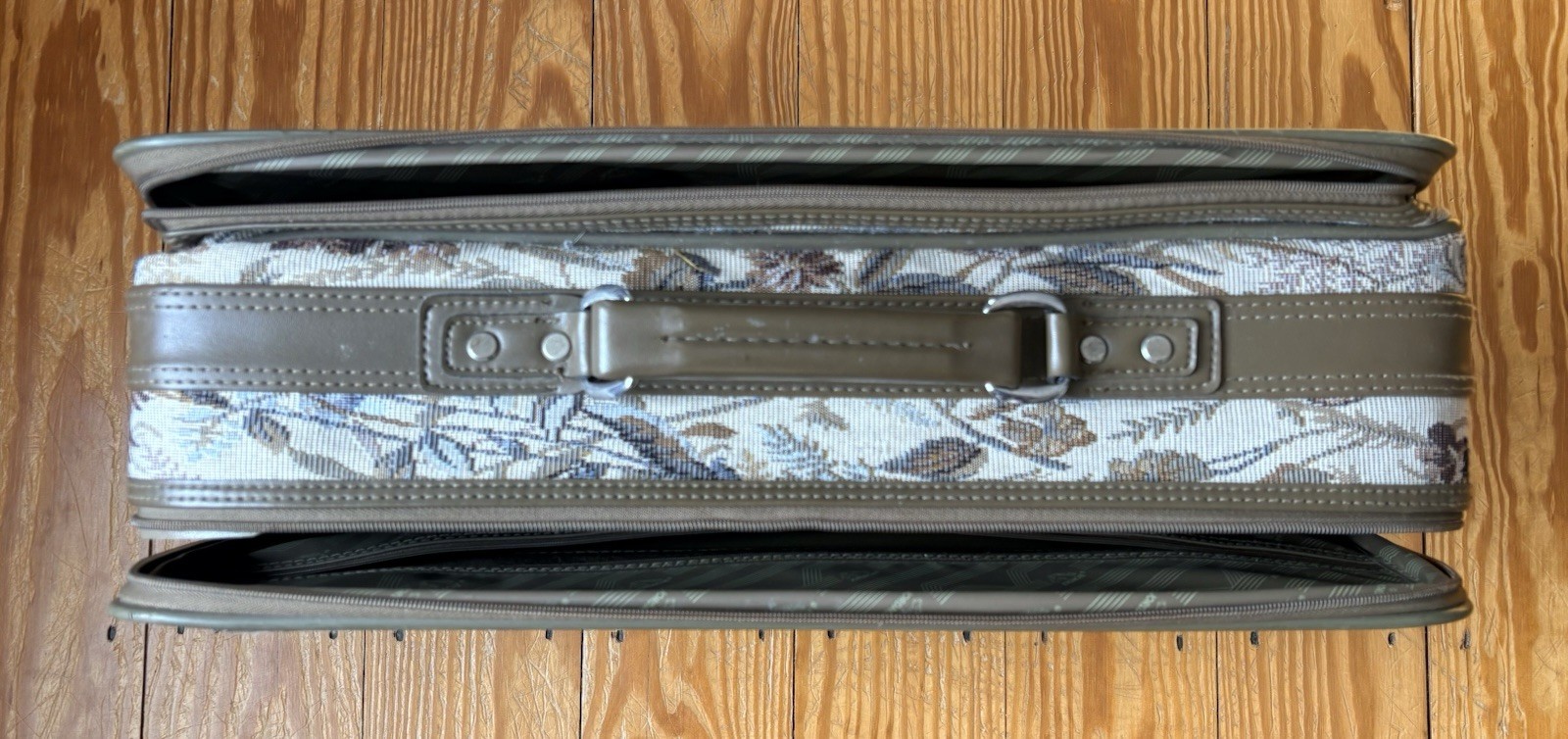 Vintage Jordache Floral Tapestry Travel Suitcase Carry-On Overnight Bag 80s