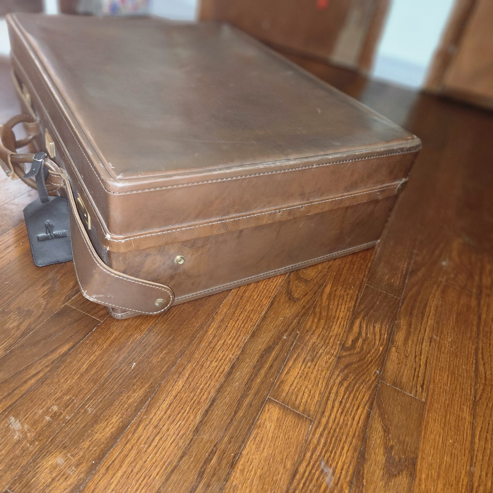 Hartmann luxury handheld suitcase. comes with 2 Keys