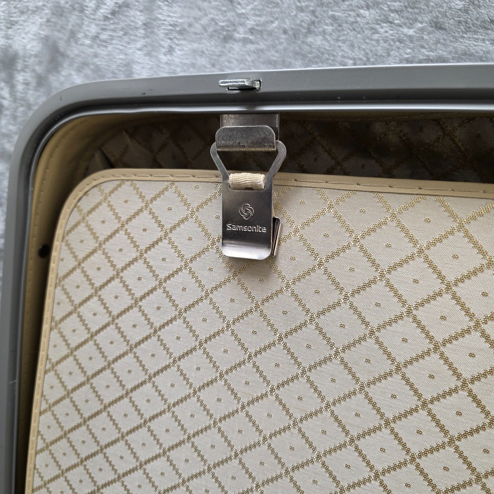 Vintage Samsonite Series 3600 Gray Black Hard Shell Roller Suitcase – 28x20x9