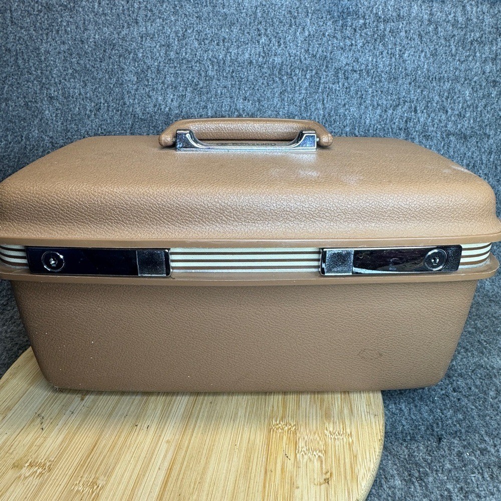Vintage 1970’s Samsonite Concord Train travel makeup vanity case / mirror