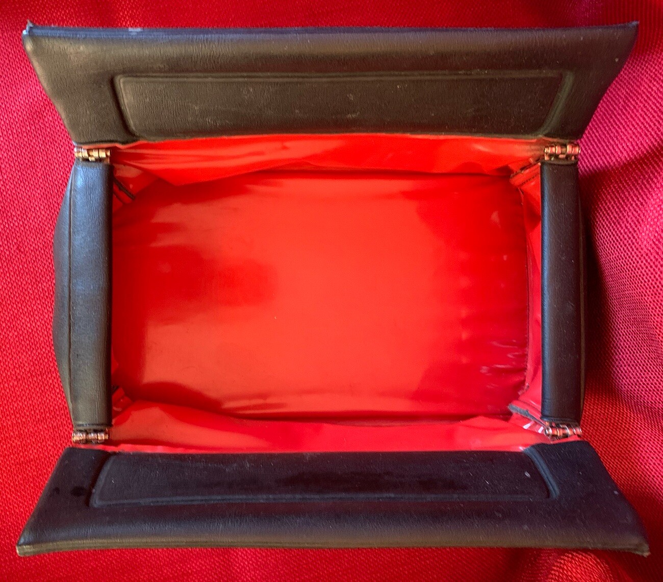 1970s Vintage Hinge Flip Top Valet Kit Bag ST. THOMAS Black Red Lining Vinyl