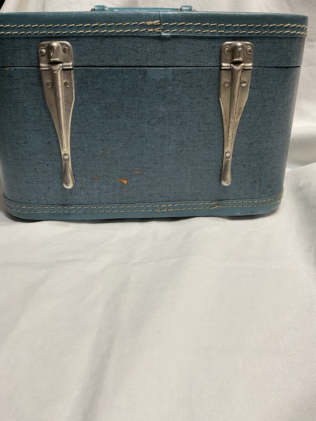 Vintage Hard Shell Blue Overnight Train Makeup/Storage Case no key