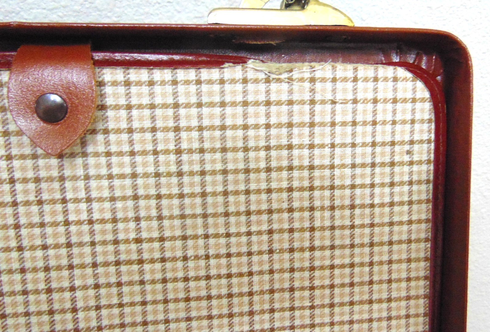 Vtg Brown Leather Suitcase 1940s Luggage w/Plaid Cotton Lining 18x24x9 VGC