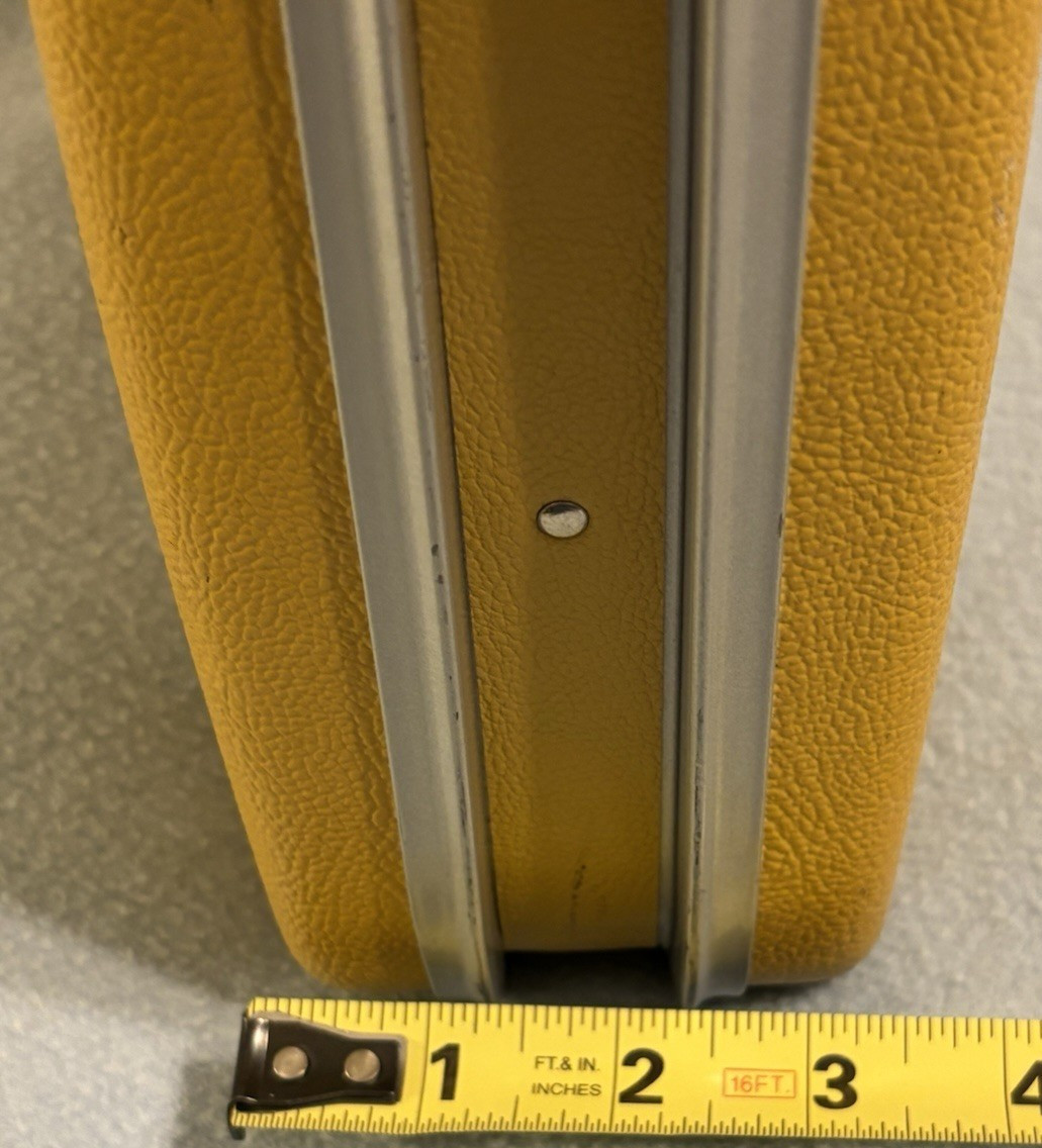Rare VTG Royal Traveler Women’s Briefcase Yellow Hardcover 18″x13″x3.5″ w/ Key