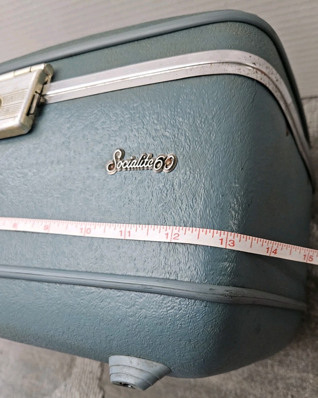 Vintage Socialite 60 Blue Train Case – Hard Sided with Mirror And Tray Insert