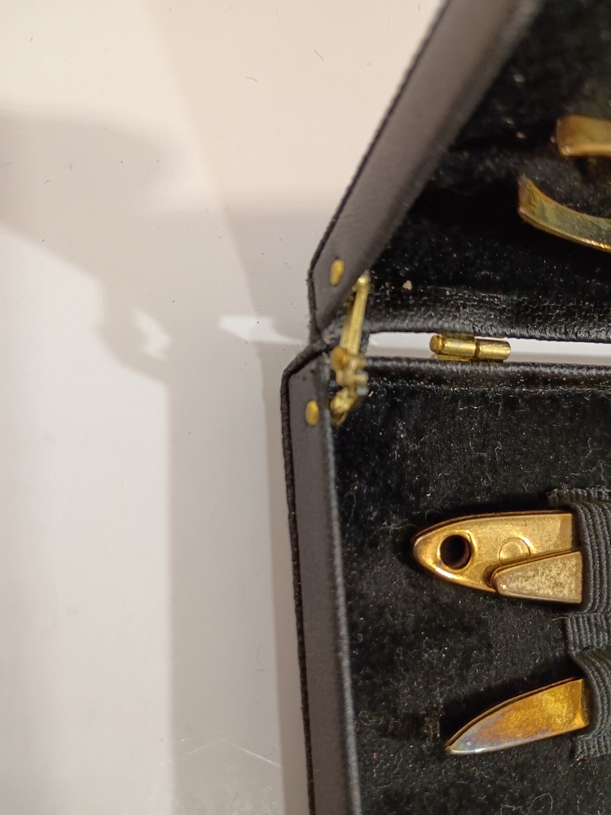 VTG manicure se in mini breif case Good condition (see notes)