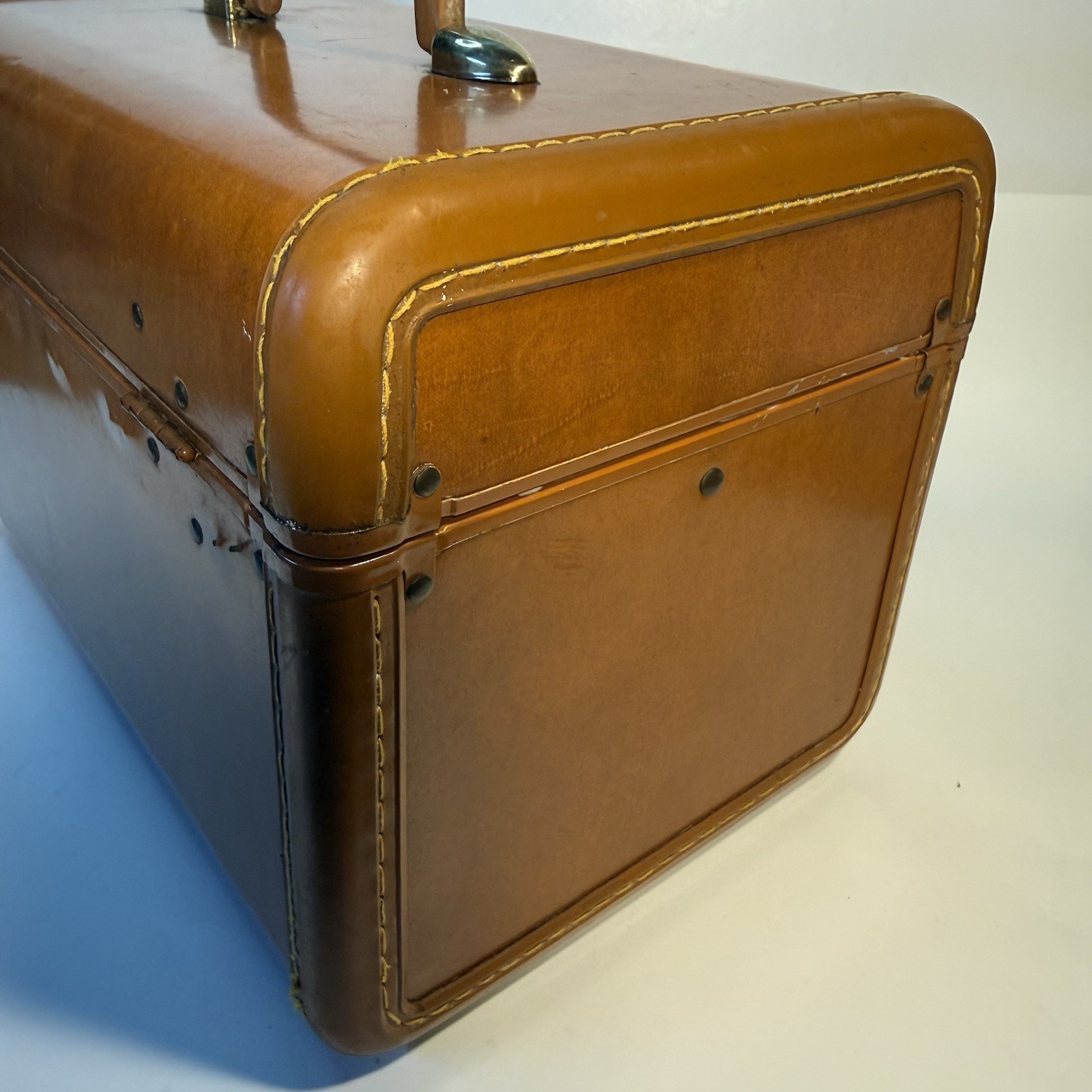 Vintage Samsonite Schwayder #4612 Brown Faux Leather Makeup Train Hard Case