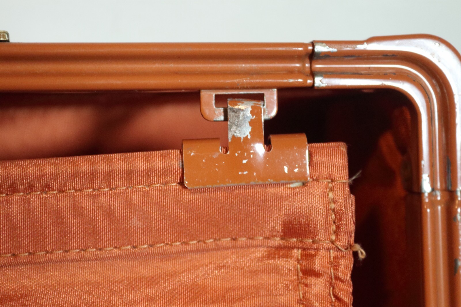 1950s Vintage/Retro | Taperlite Hard Shell Suitcase | Union College Bulldogs