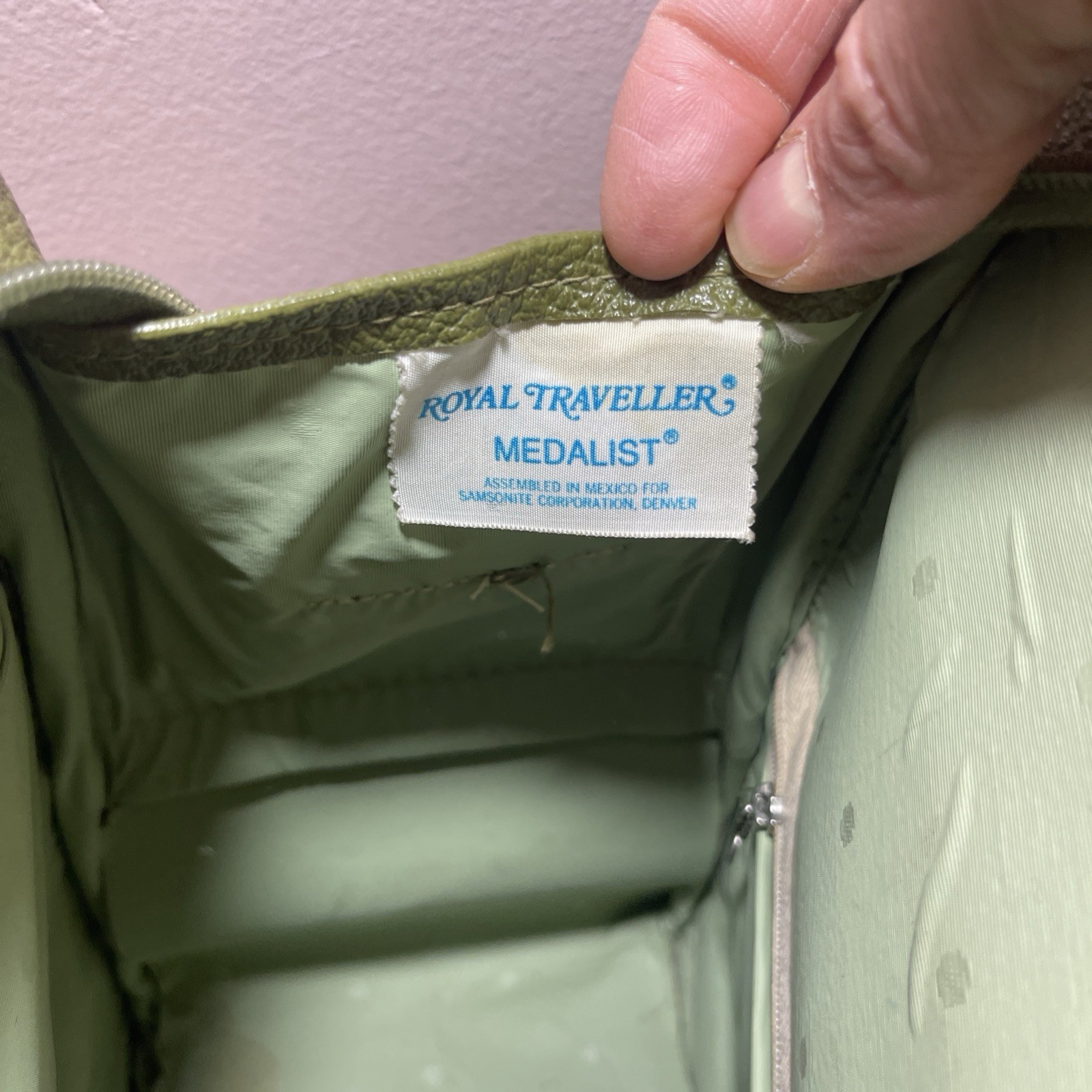 Vintage Royal Traveller Medalist Bag Green Carry On Samsonite 60-70s Retro