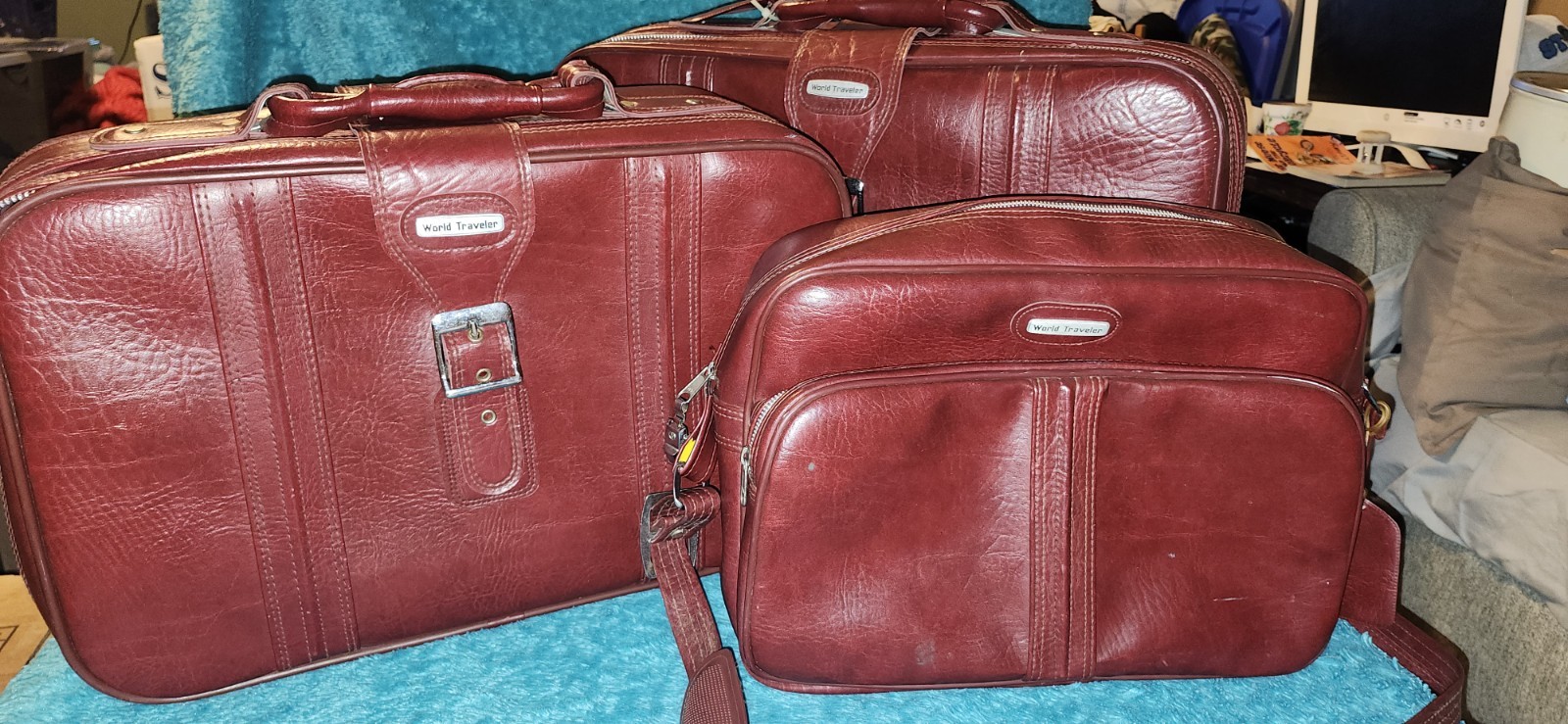 Vintage Faux Leather World Traveler Luggage Set Suitcase