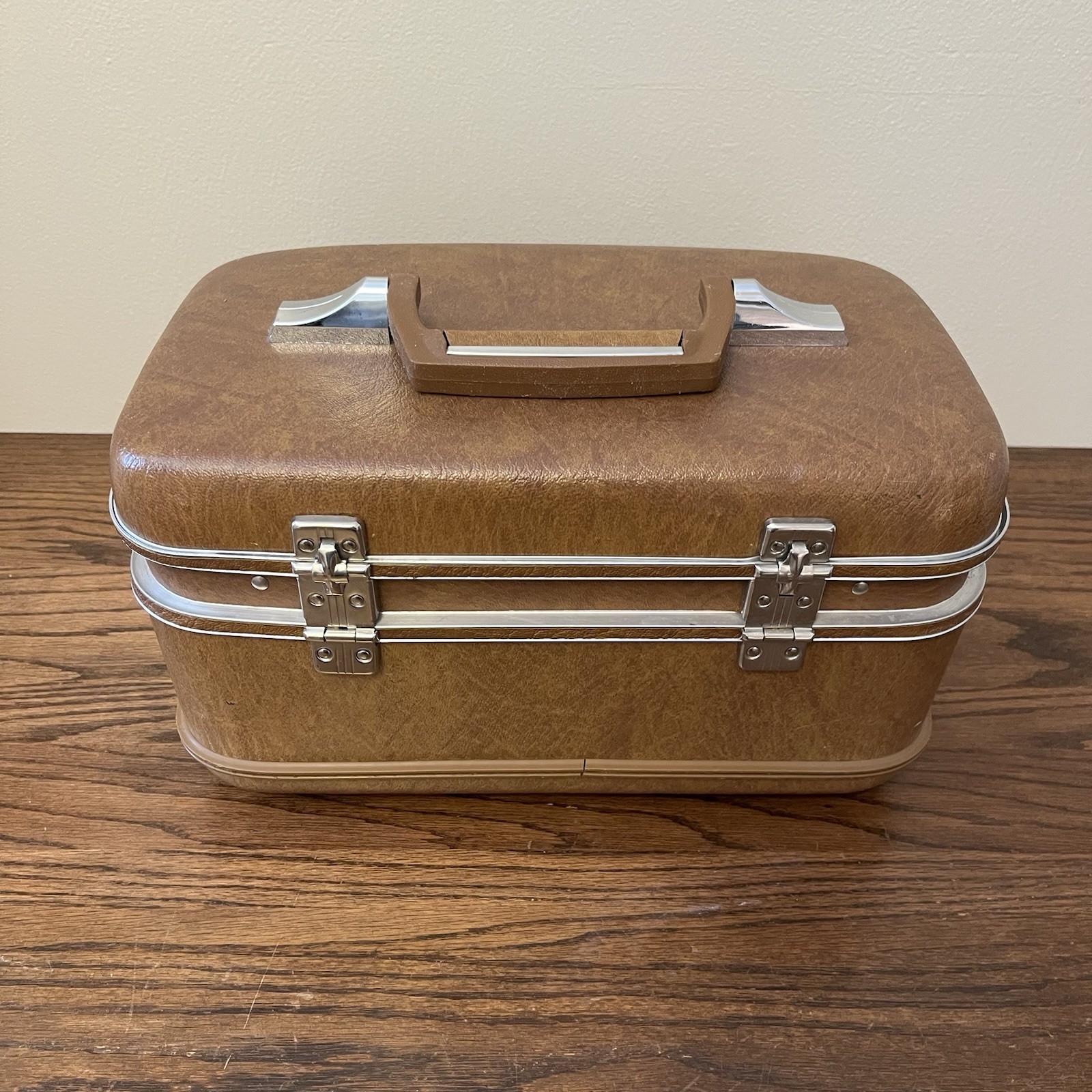 Vtg 80’s Airway Train Case Hard Shell Makeup Case Brown Retro Handle Mirror Key