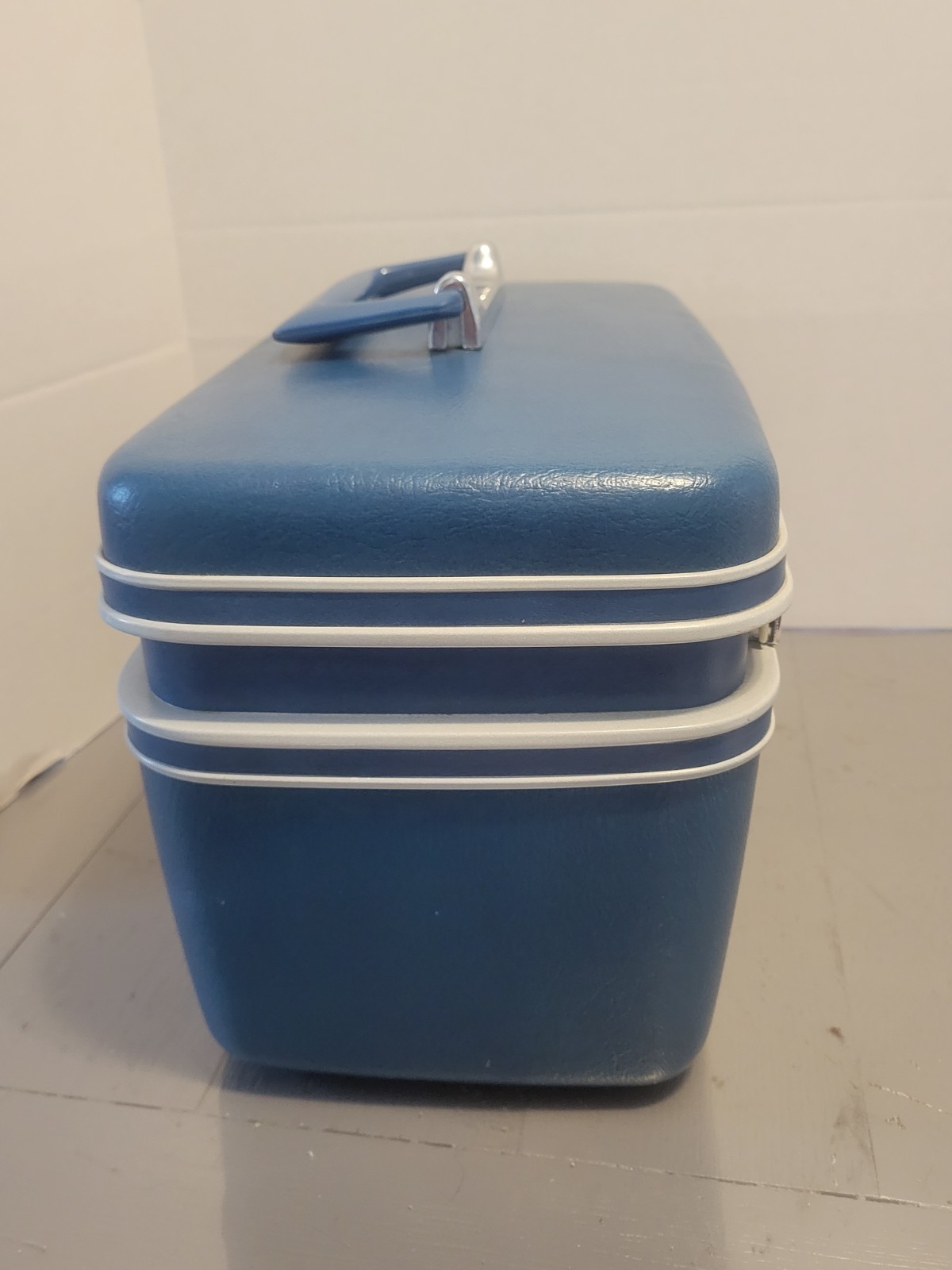 1960’s Vintage SAMSONITE Train , Makeup Vanity Case No KEY Or Tray Euc Blue