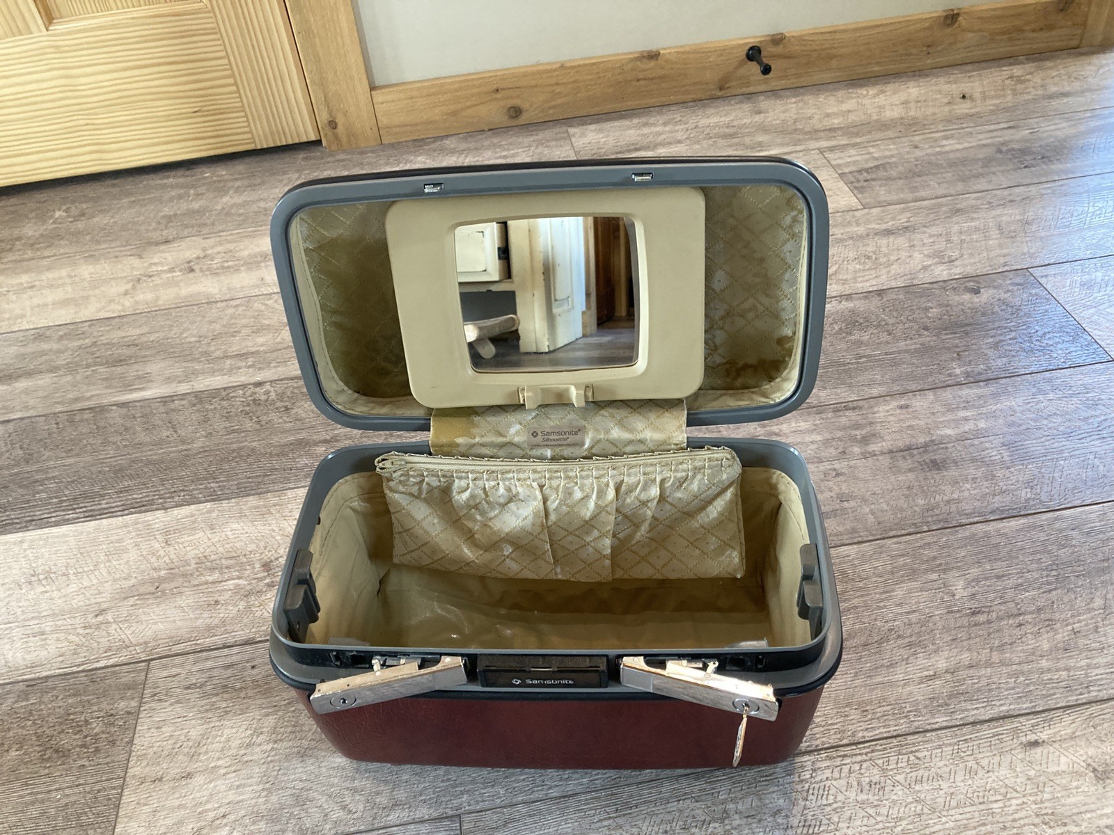 Samsonite Silhouette Hard Shell Burgandy Cosmetic Makeup Travel Case w/Key