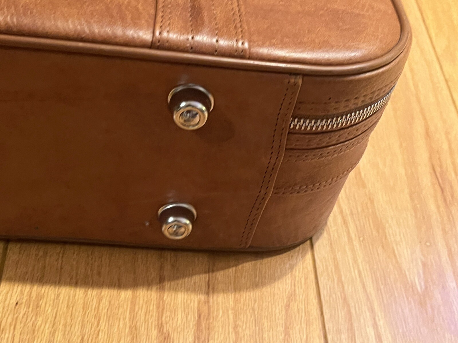 Vintage New Vista Brown Leather Suitcase Medium Size
