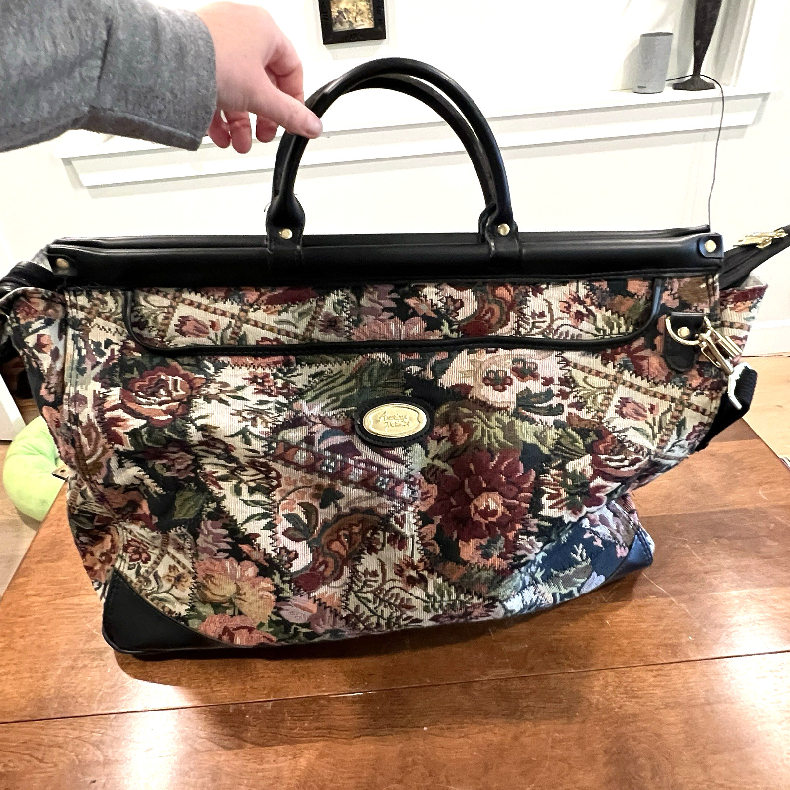 VTG American Tourister Black Floral Tapestry Duffel Bag 21″ x 10″ w/Lock & Keys