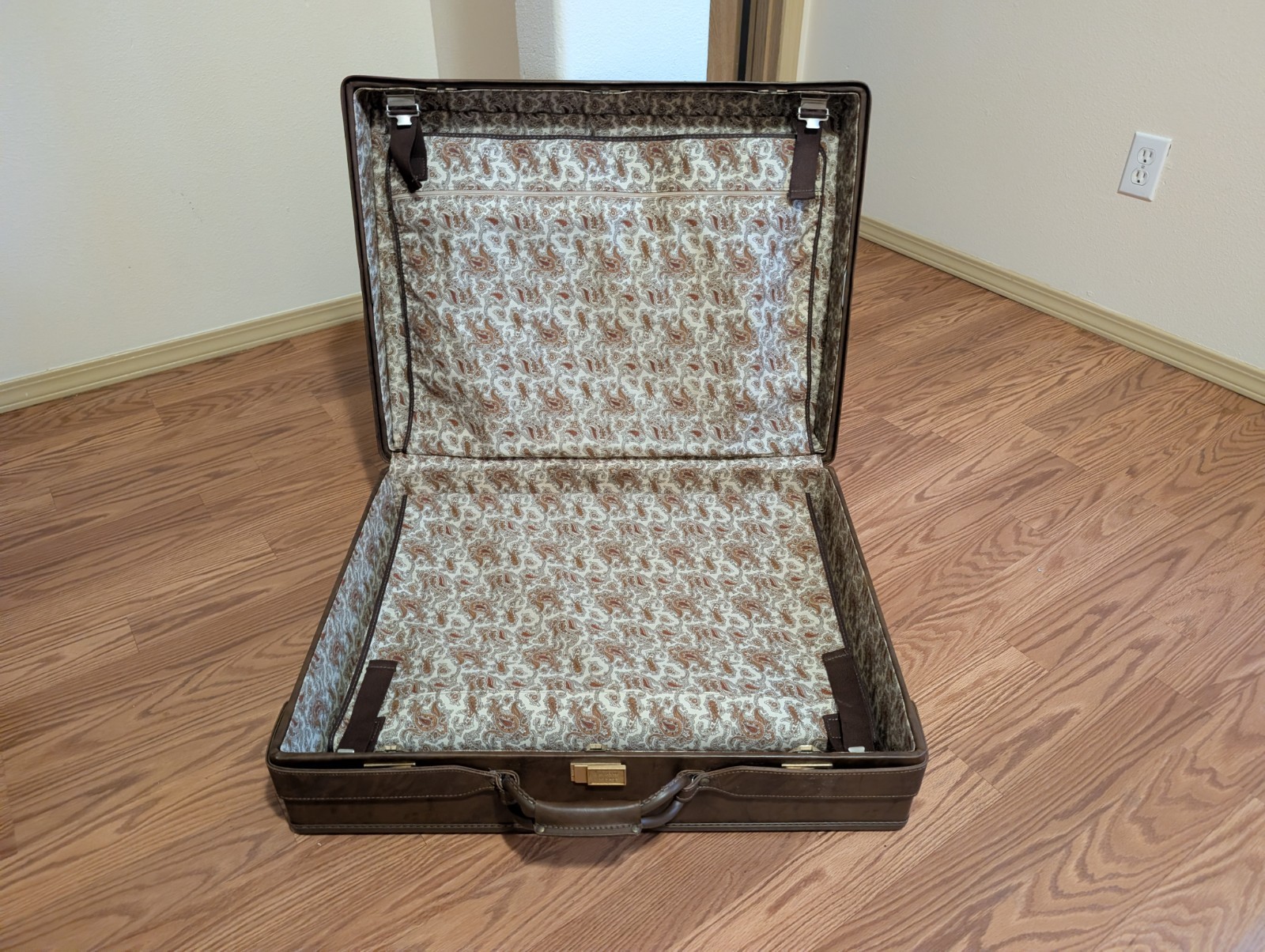 Vintage Hartmann Hard Shell Leather Suitcase Dark Brown / Paisley 26″x20″