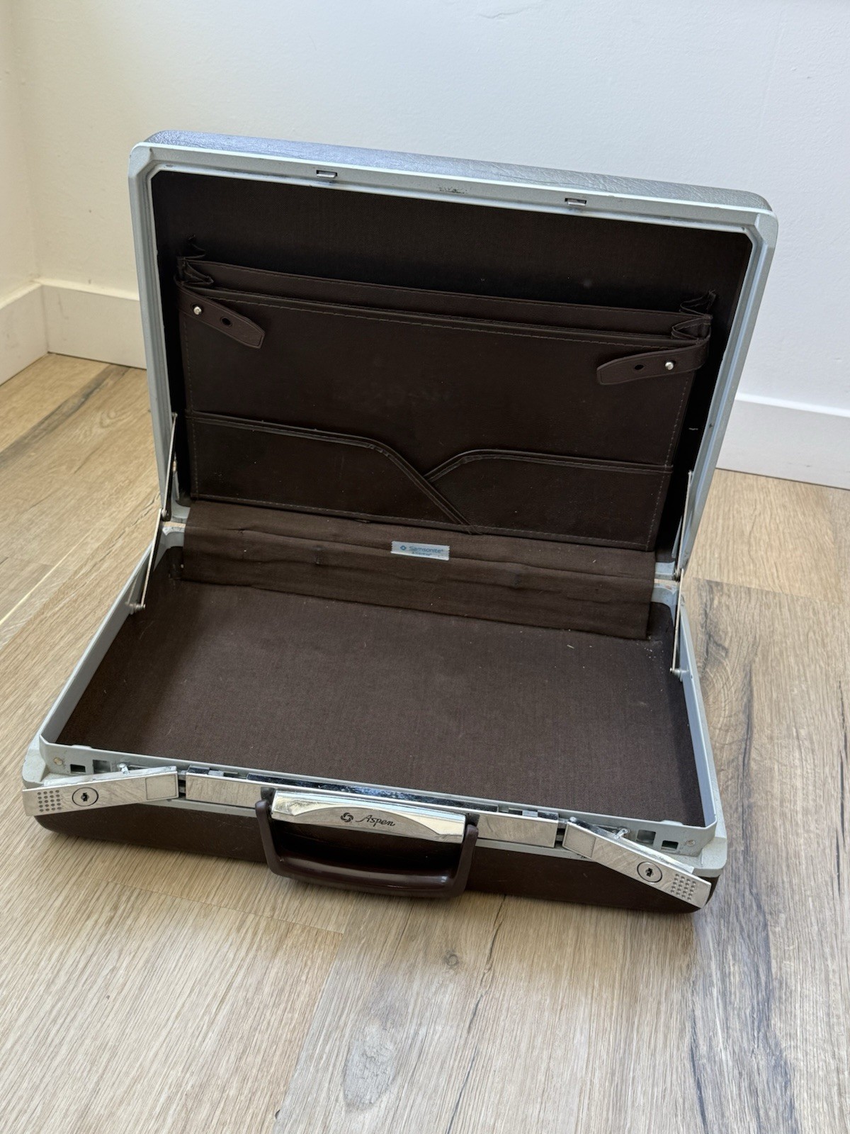 Aspen Vintage Brown Hard Suitcase Faux Leather Locking Extra Compartments