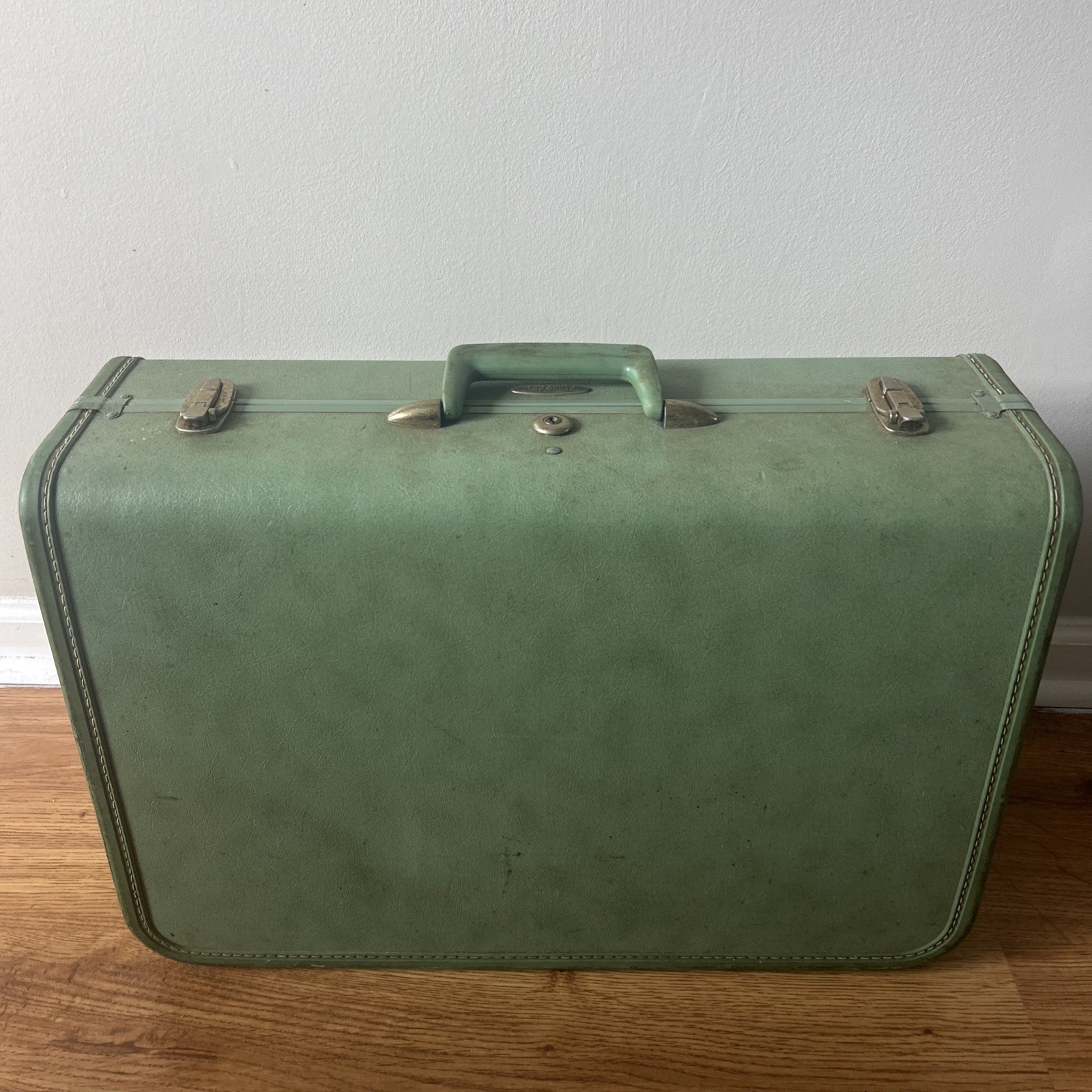 Vintage 1950s Taperlite Green Leather Suitcase Approx L 21 x W 14 x H 7 No Key