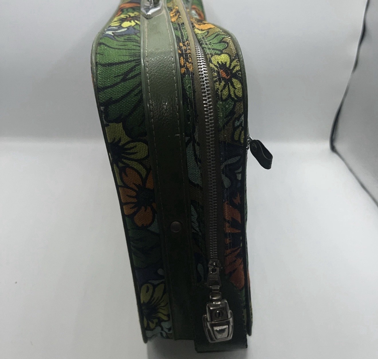 BANTAM TRAVELWARE Vtg 1960’s Fabric/canvas Floral Suitcase Retro