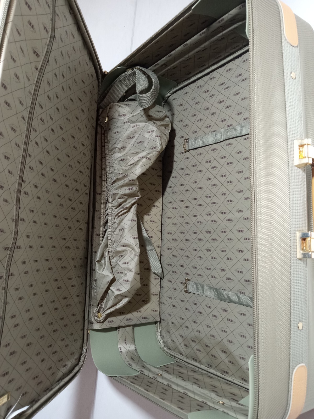 RARE Vintage London Fog Suitcase with box SEE IMAGES & DESC