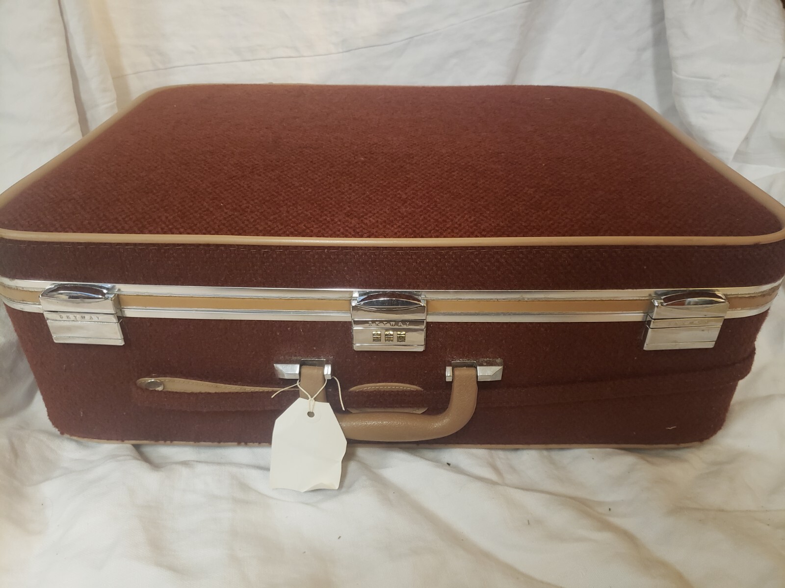 Vintage 1970’s Skyway Brown Tweed Large-Size Suitcase with Wheels